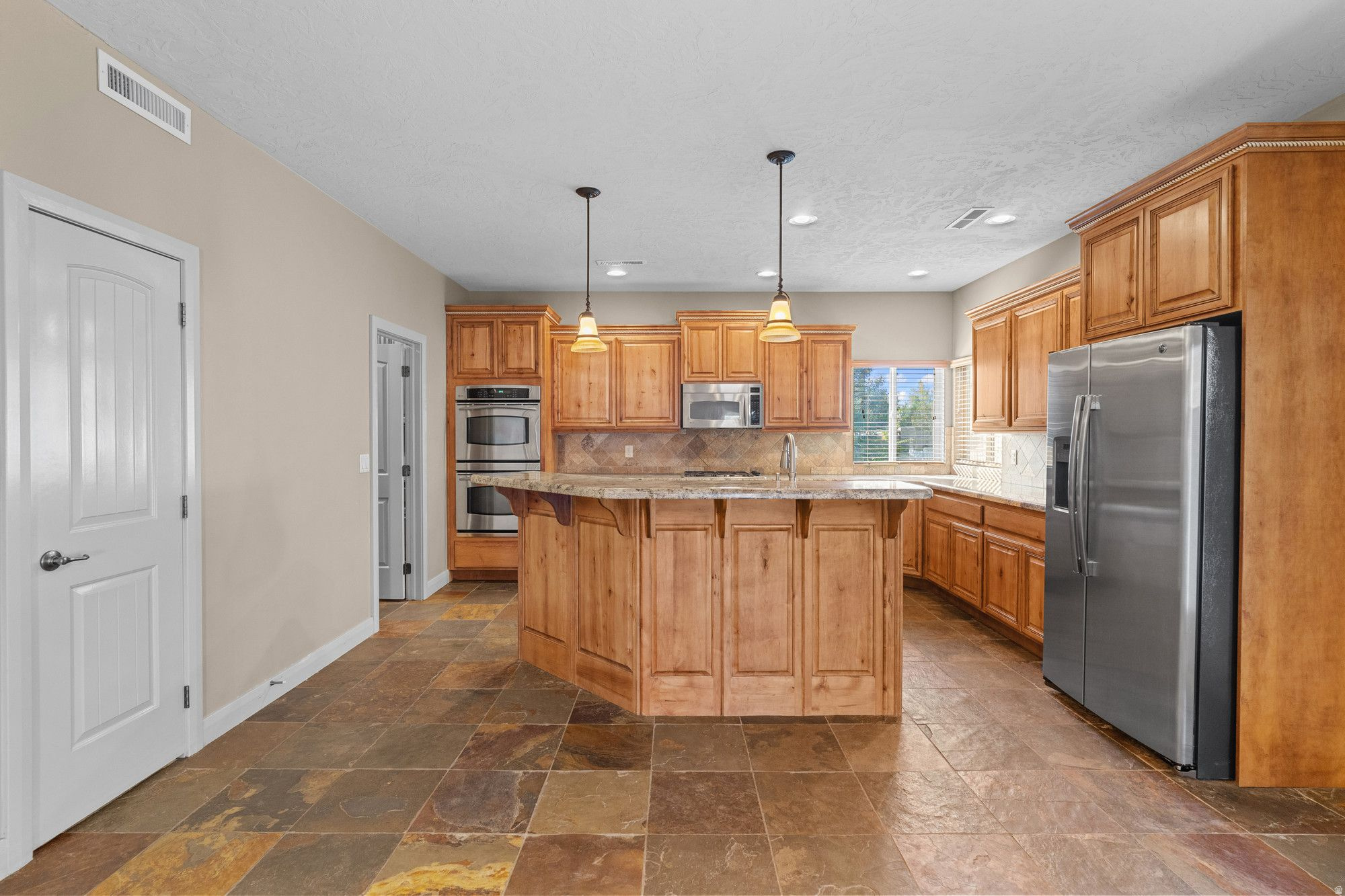 Santa Clara, Utah, 84765, United States, 4 Bedrooms Bedrooms, ,3 BathroomsBathrooms,Residential,For Sale,1992069