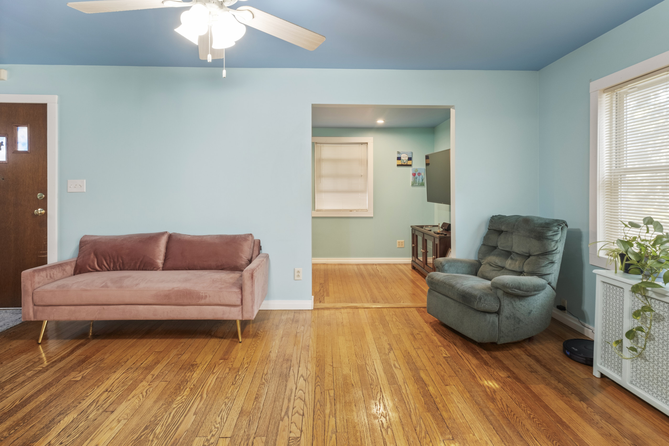 Floral Park, New York, 11001, United States, 3 Bedrooms Bedrooms, ,2 BathroomsBathrooms,Residential,For Sale,1974031