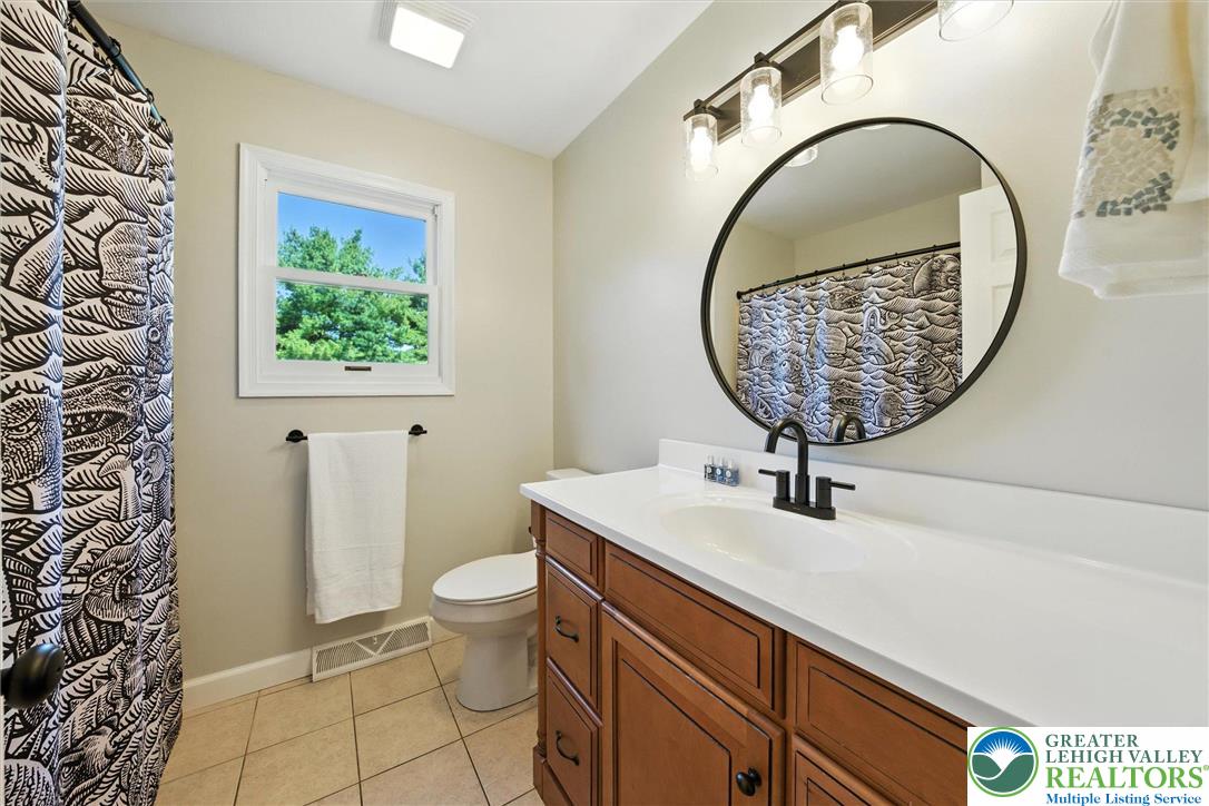 Hanover Twp, Pennsylvania, 18017, United States, 3 Bedrooms Bedrooms, ,3 BathroomsBathrooms,Residential,For Sale,1947788