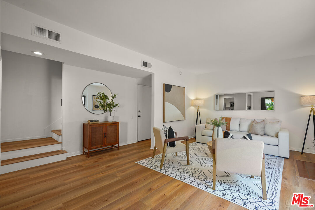 Los Angeles, California, 90025, United States, 2 Bedrooms Bedrooms, ,3 BathroomsBathrooms,Residential,For Sale,1940642