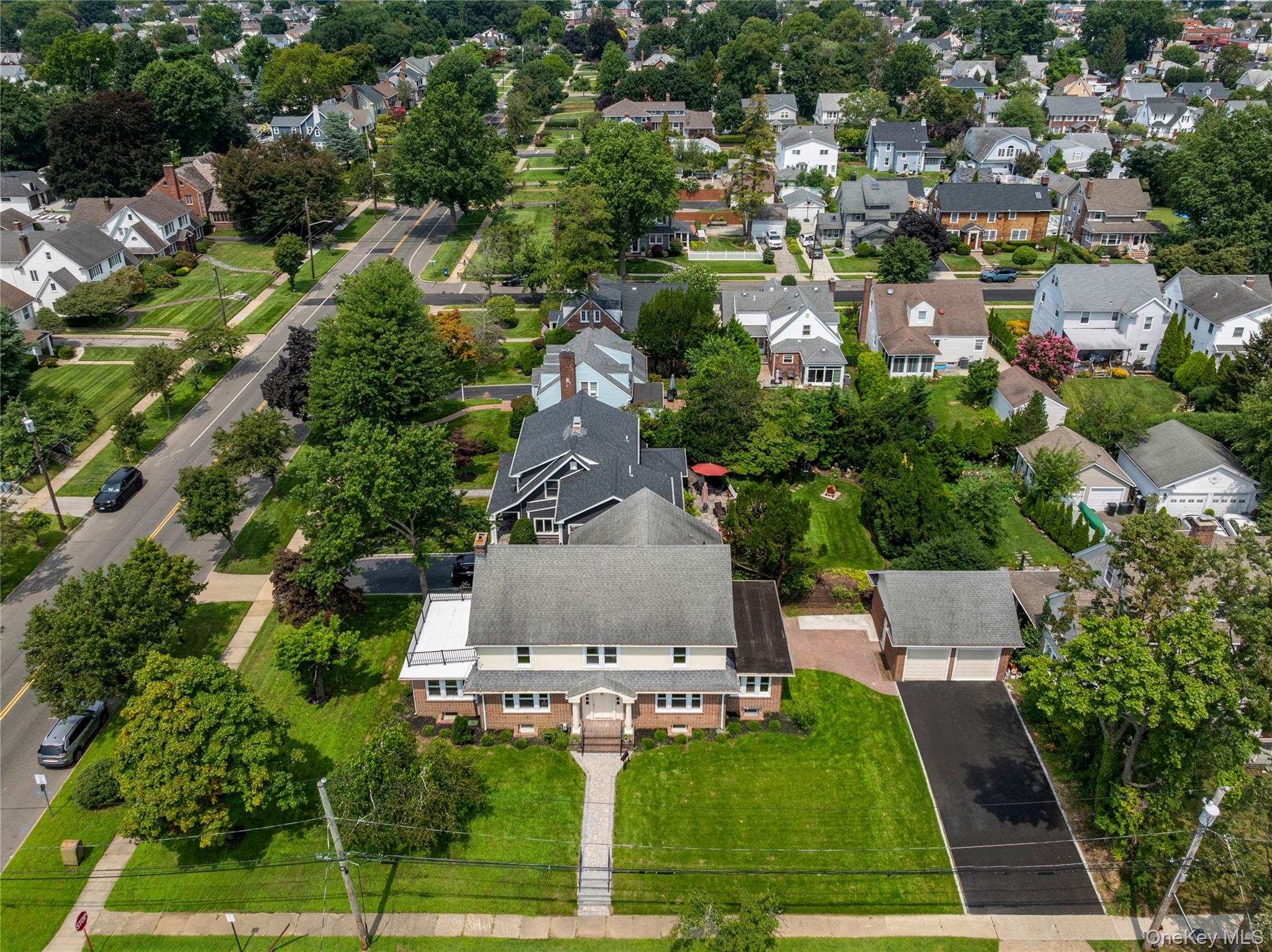  220 Pomander Road, Mineola, NY, 11501 - 物件實景