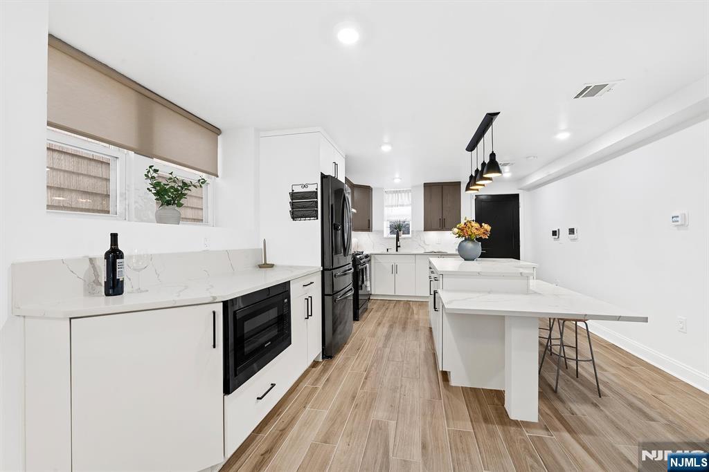 Jersey City, New Jersey, 07307, United States, 3 Bedrooms Bedrooms, ,3 BathroomsBathrooms,Residential,For Sale,1966412