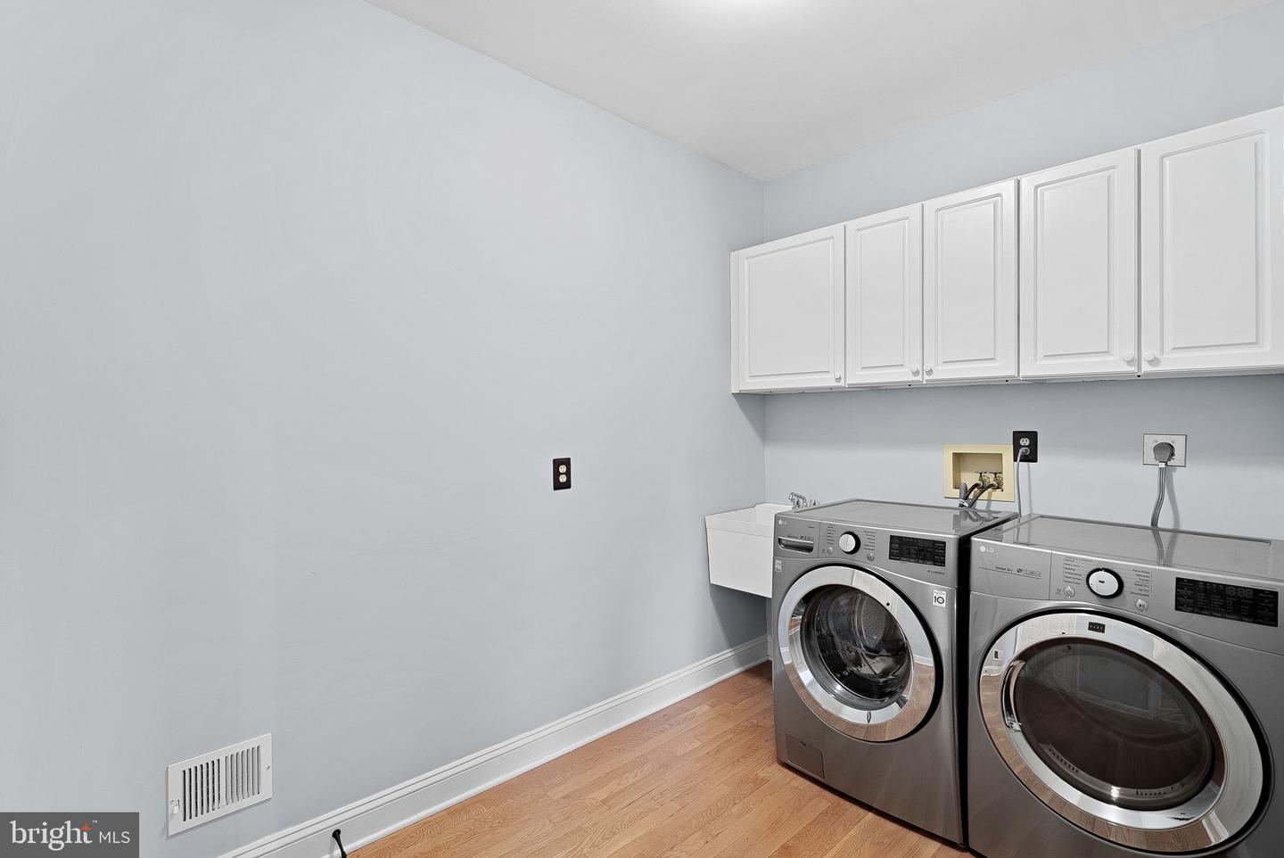 Waterford, Virginia, 20197, United States, 5 Bedrooms Bedrooms, ,4 BathroomsBathrooms,Residential,For Sale,1940957
