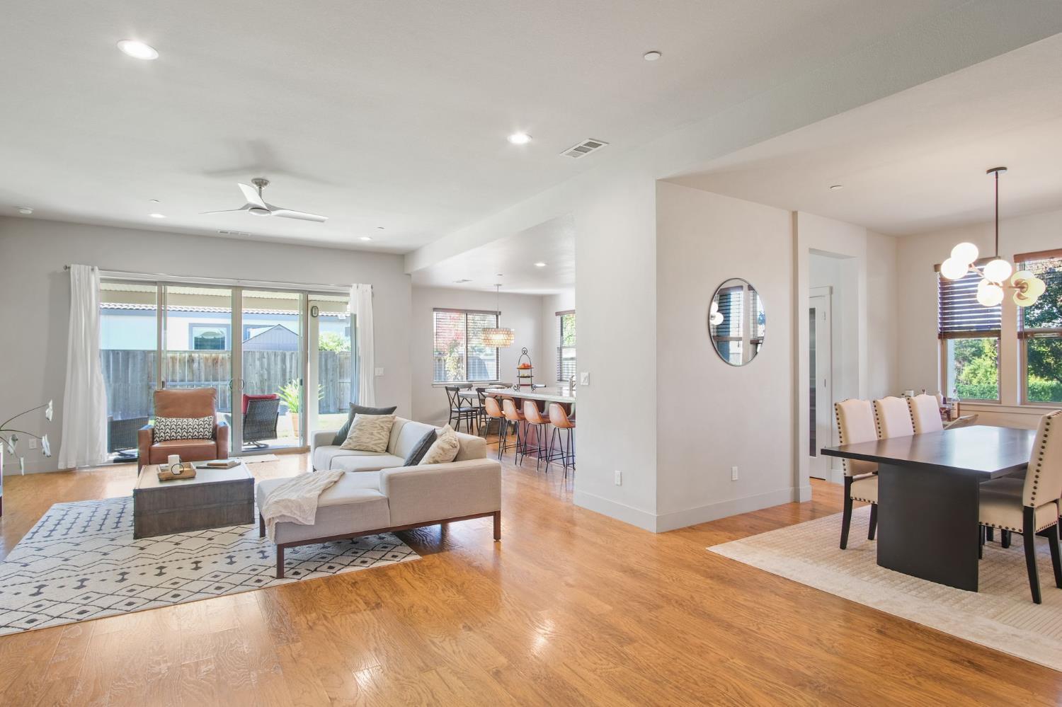 Oakdale, California, 95361, United States, 3 Bedrooms Bedrooms, ,2 BathroomsBathrooms,Residential,For Sale,1985752