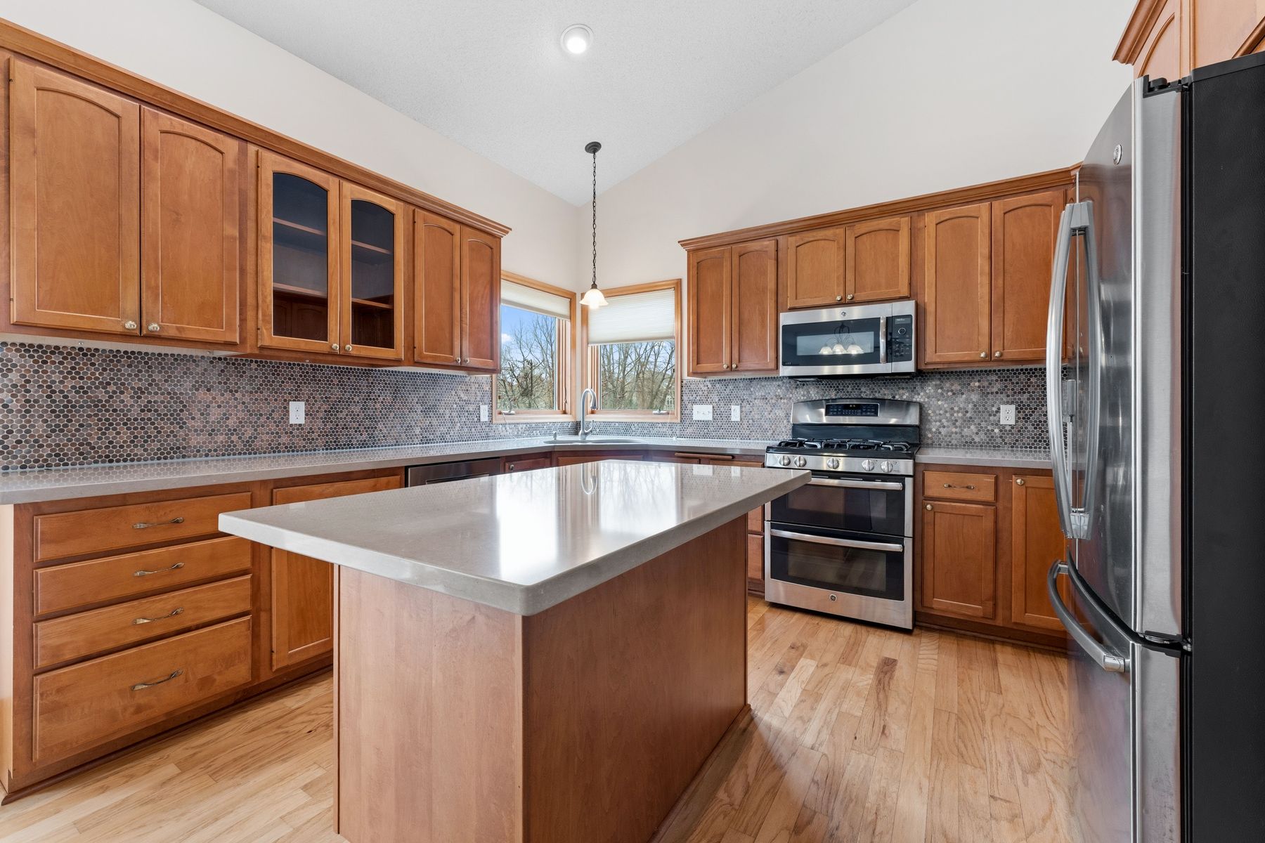  Updated Modified Two-Story on a Spacious Corner Lot - 物件實景