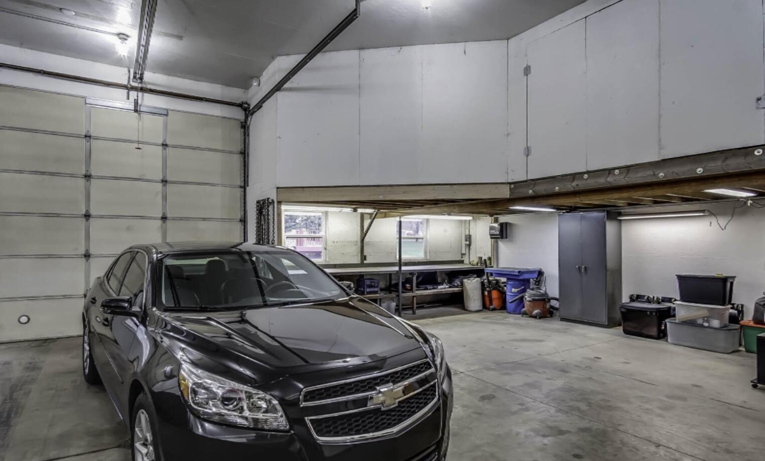 Fennville, Michigan, 49408, United States, 4 Bedrooms Bedrooms, ,4 BathroomsBathrooms,Residential,For Sale,1966449