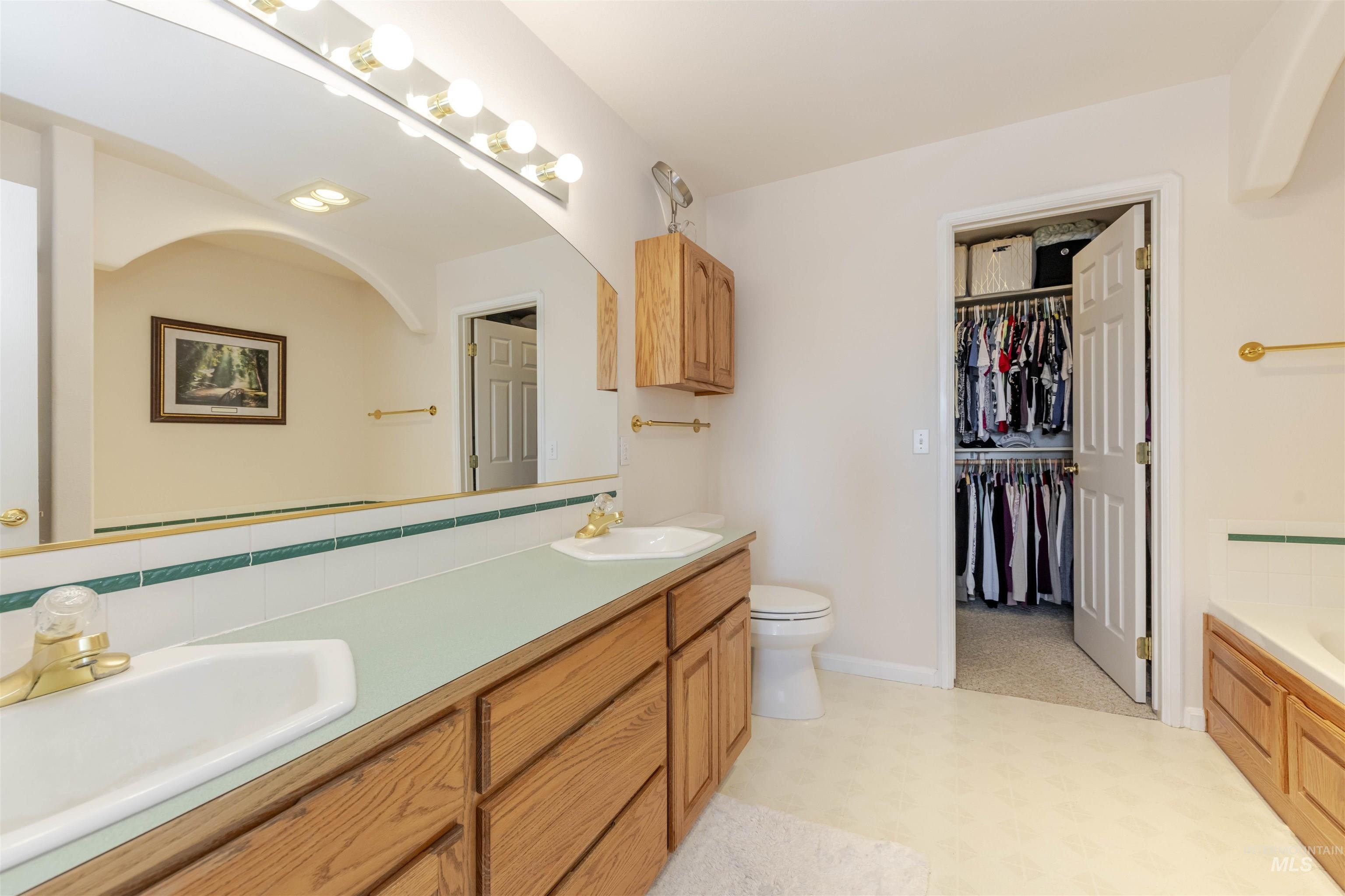 Lewiston, Idaho, 83501, United States, 4 Bedrooms Bedrooms, ,3 BathroomsBathrooms,Residential,For Sale,1936984