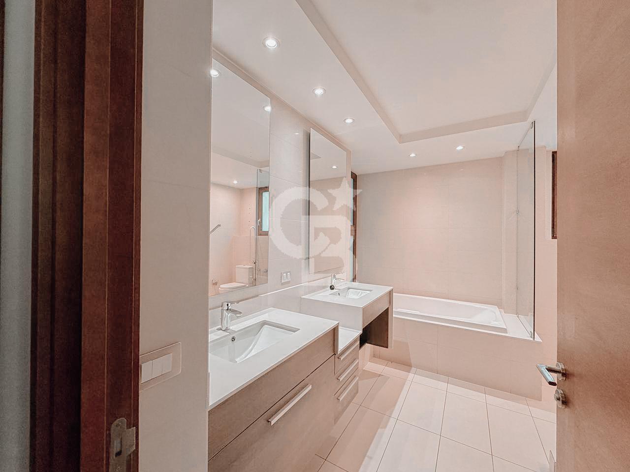 Lo Barnechea, Chile, 3 Bedrooms Bedrooms, ,4 BathroomsBathrooms,Residential,For Sale,1999064