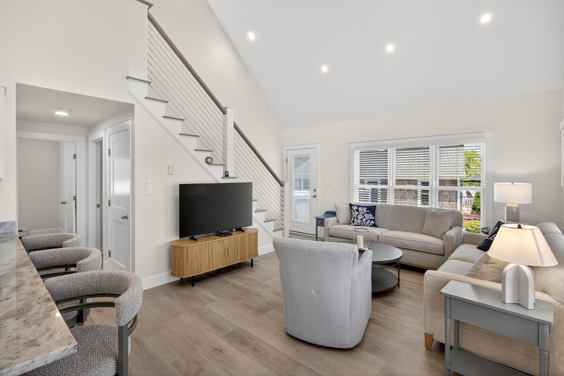  245 Edgewater Drive E - 物件實景