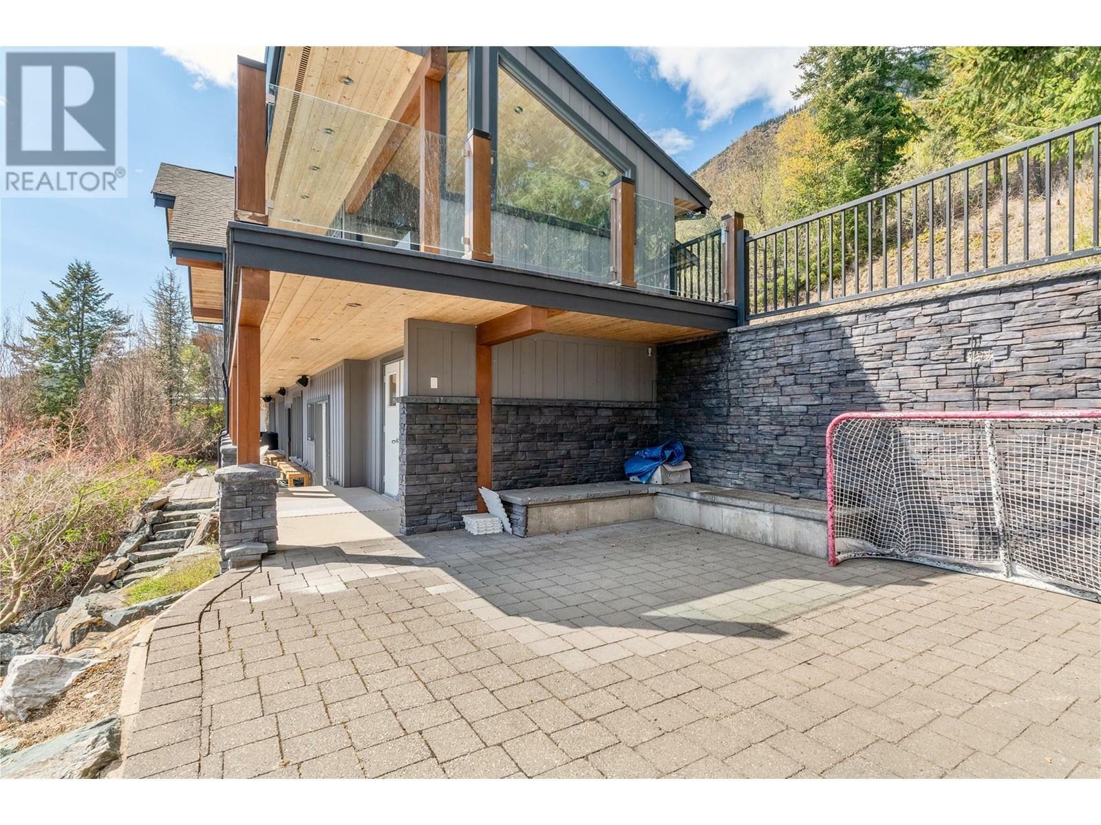 ANGLEMONT, British Columbia, V0E 1M8, CA, 5 Bedrooms Bedrooms, ,4 BathroomsBathrooms,Residential,For Sale,1838745