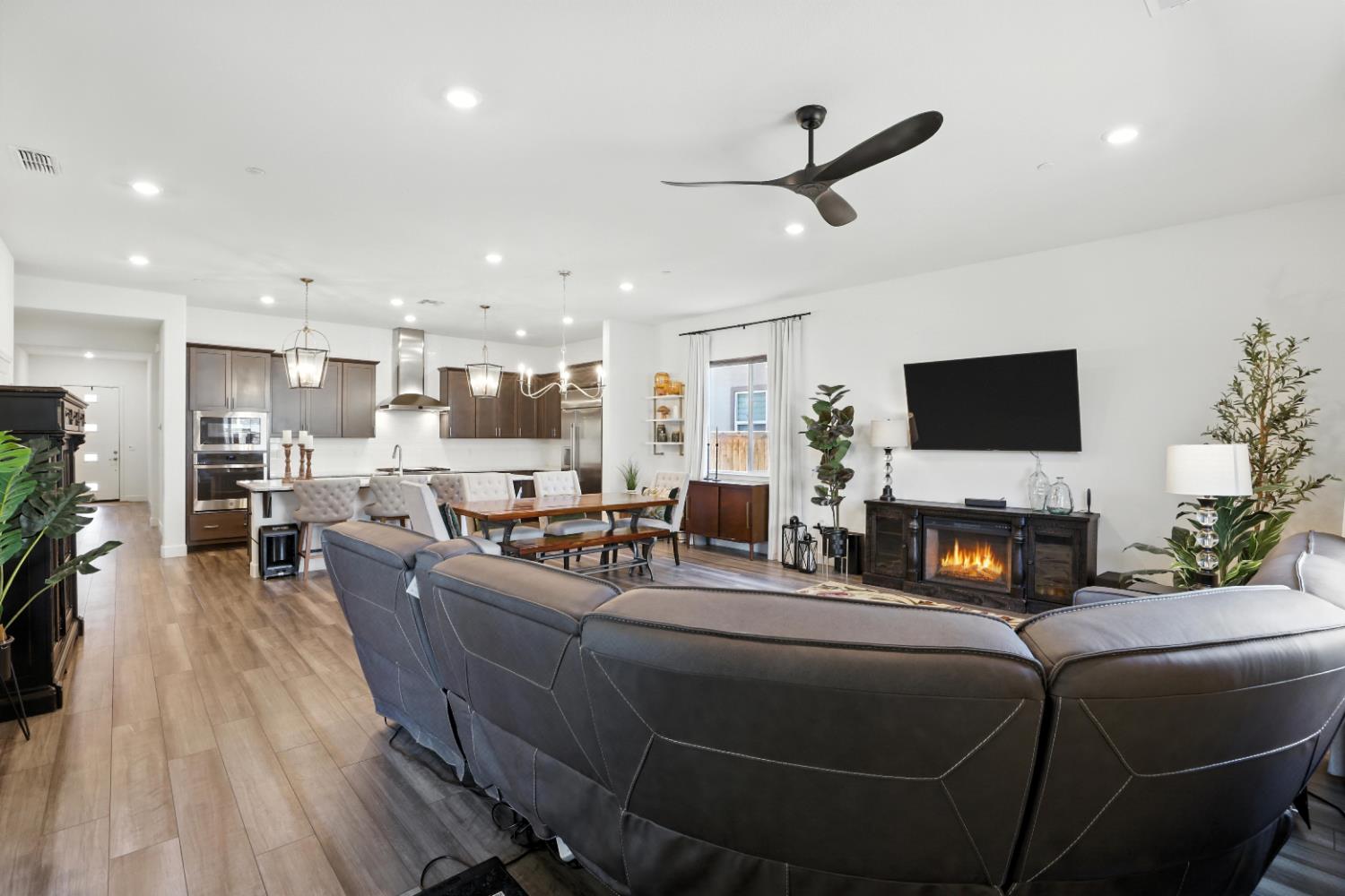 Sacramento, California, 95835, United States, 4 Bedrooms Bedrooms, ,3 BathroomsBathrooms,Residential,For Sale,1890575