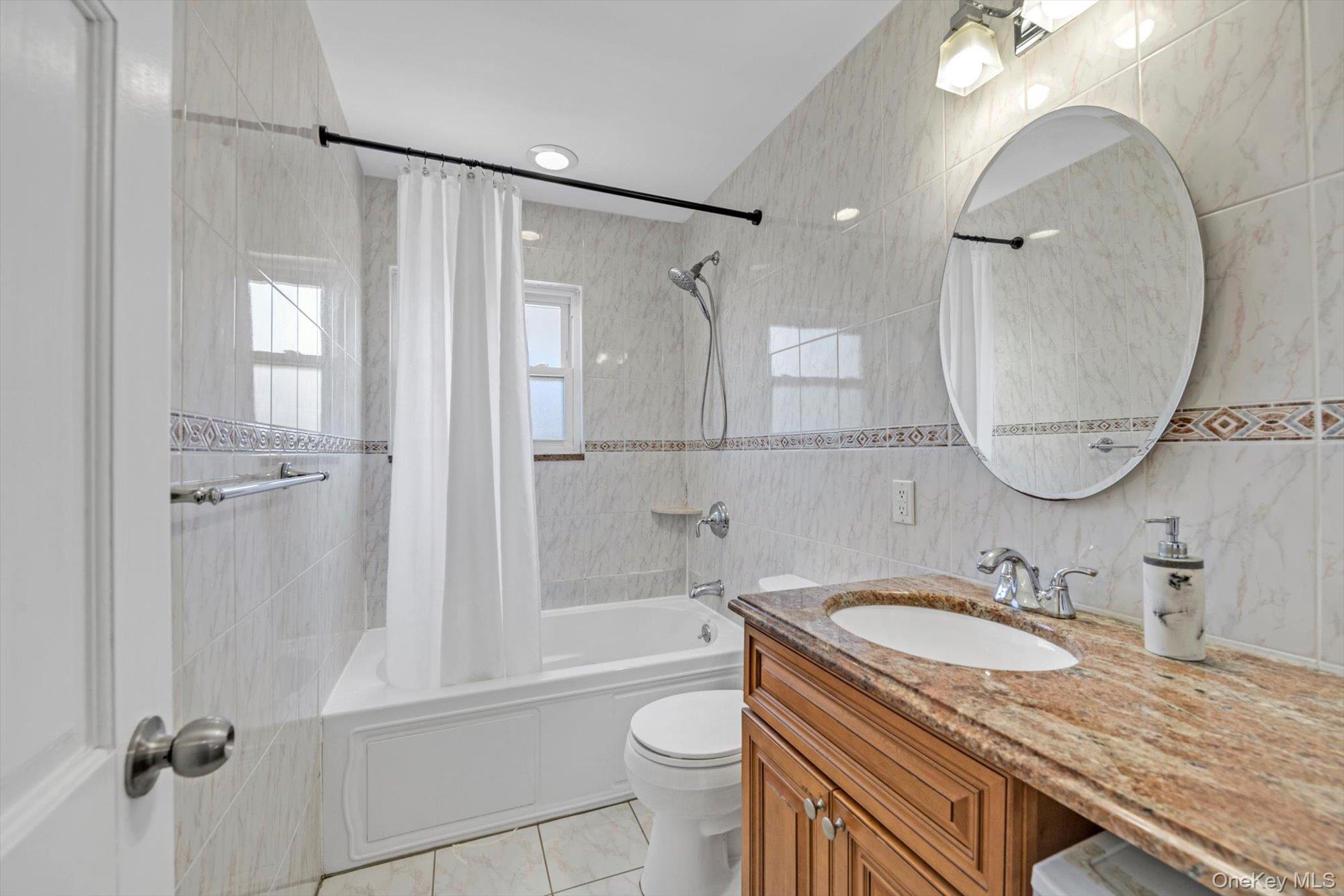 Bronx, New York, 10465, United States, 3 Bedrooms Bedrooms, ,2 BathroomsBathrooms,Residential,For Sale,1919704