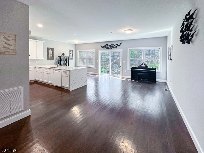 Butler Boro, New Jersey, 07405, United States, 3 Bedrooms Bedrooms, ,3 BathroomsBathrooms,Residential,For Sale,1926300