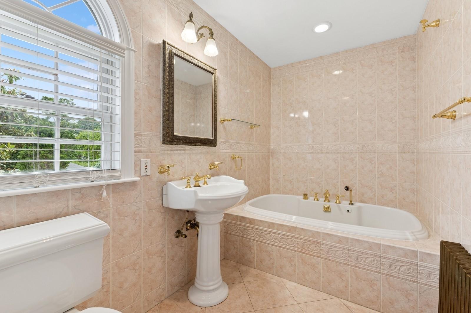 Bay Shore, New York, 11706, United States, 4 Bedrooms Bedrooms, ,3 BathroomsBathrooms,Residential,For Sale,1836669