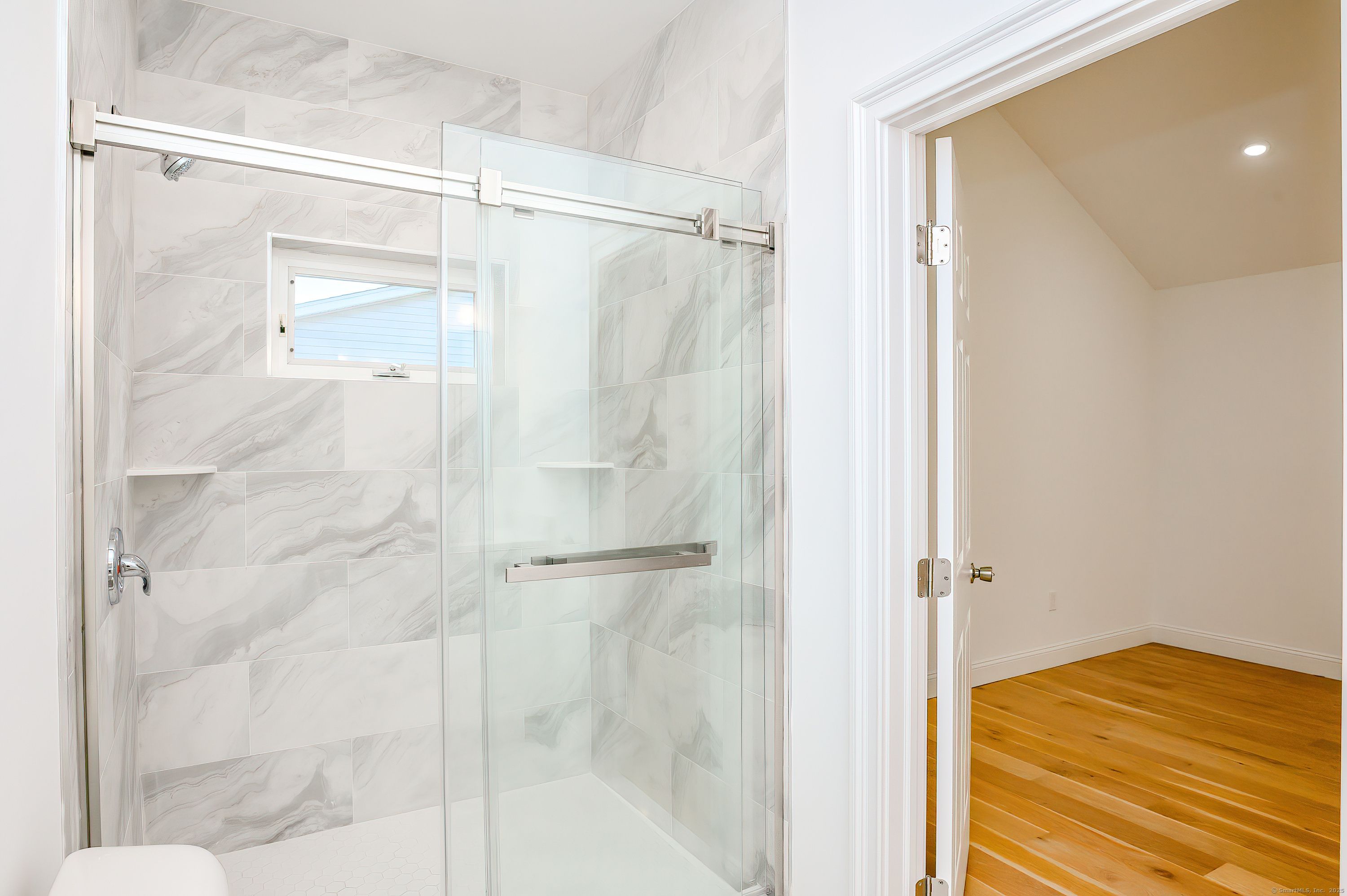 East Lyme, Connecticut, 06357, United States, 2 Bedrooms Bedrooms, ,3 BathroomsBathrooms,Residential,For Sale,1933174