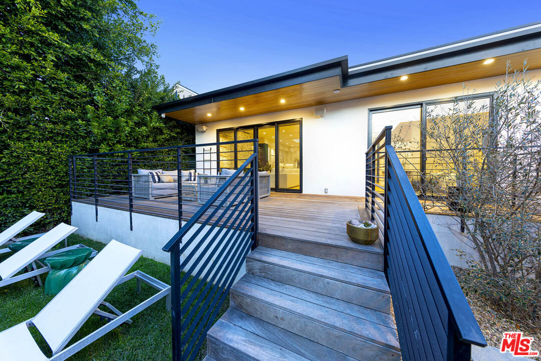 Los Angeles, California, 90048, United States, 4 Bedrooms Bedrooms, ,2 BathroomsBathrooms,Residential,For Sale,1862475