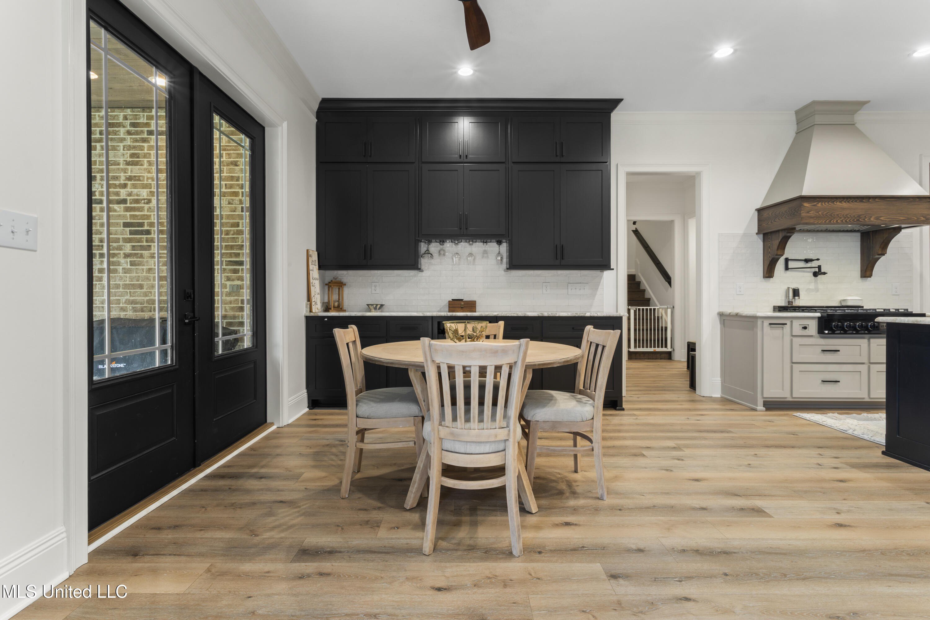 Gulfport, Mississippi, 39503, United States, 5 Bedrooms Bedrooms, ,5 BathroomsBathrooms,Residential,For Sale,1974357