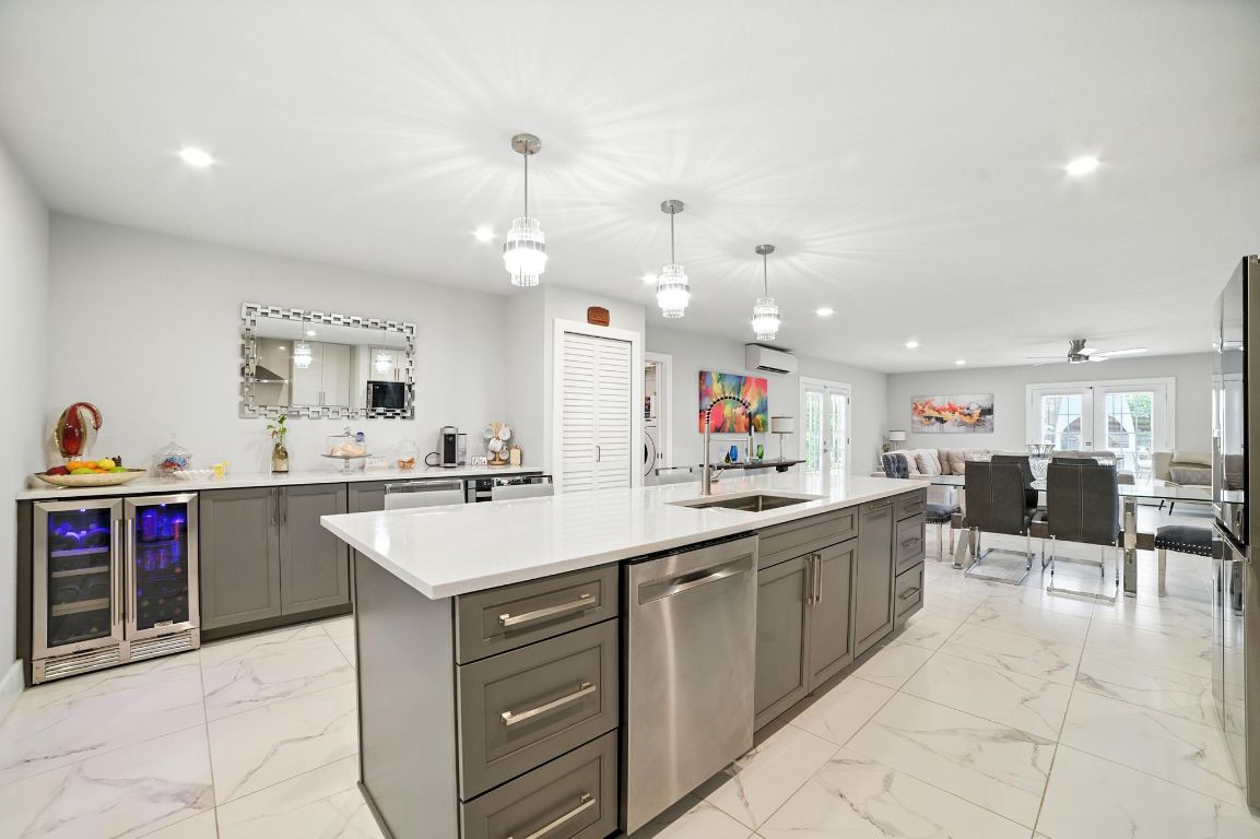 Austin, Texas, 78702, United States, 3 Bedrooms Bedrooms, ,2 BathroomsBathrooms,Residential,For Sale,1906696