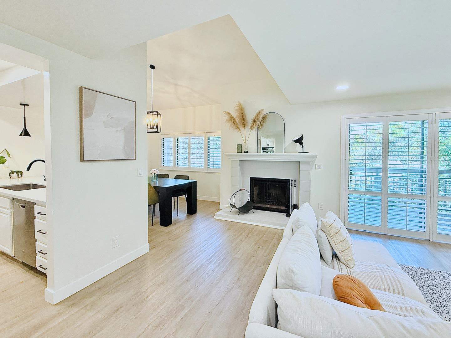 Santa Clara, California, 95051, United States, 2 Bedrooms Bedrooms, ,2 BathroomsBathrooms,Residential,For Sale,1941992