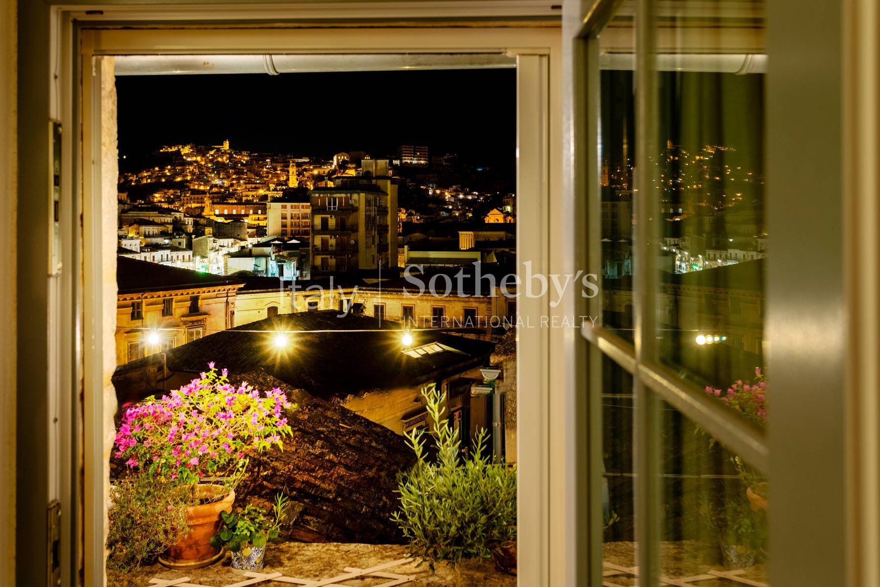  Renovated townhouse with terraces and views over Modica - 物件實景