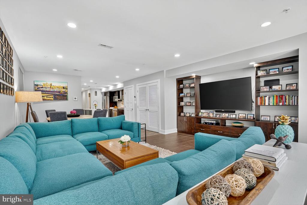 Washington, District of Columbia, 20010, United States, 2 Bedrooms Bedrooms, ,2 BathroomsBathrooms,Residential,For Sale,1975364