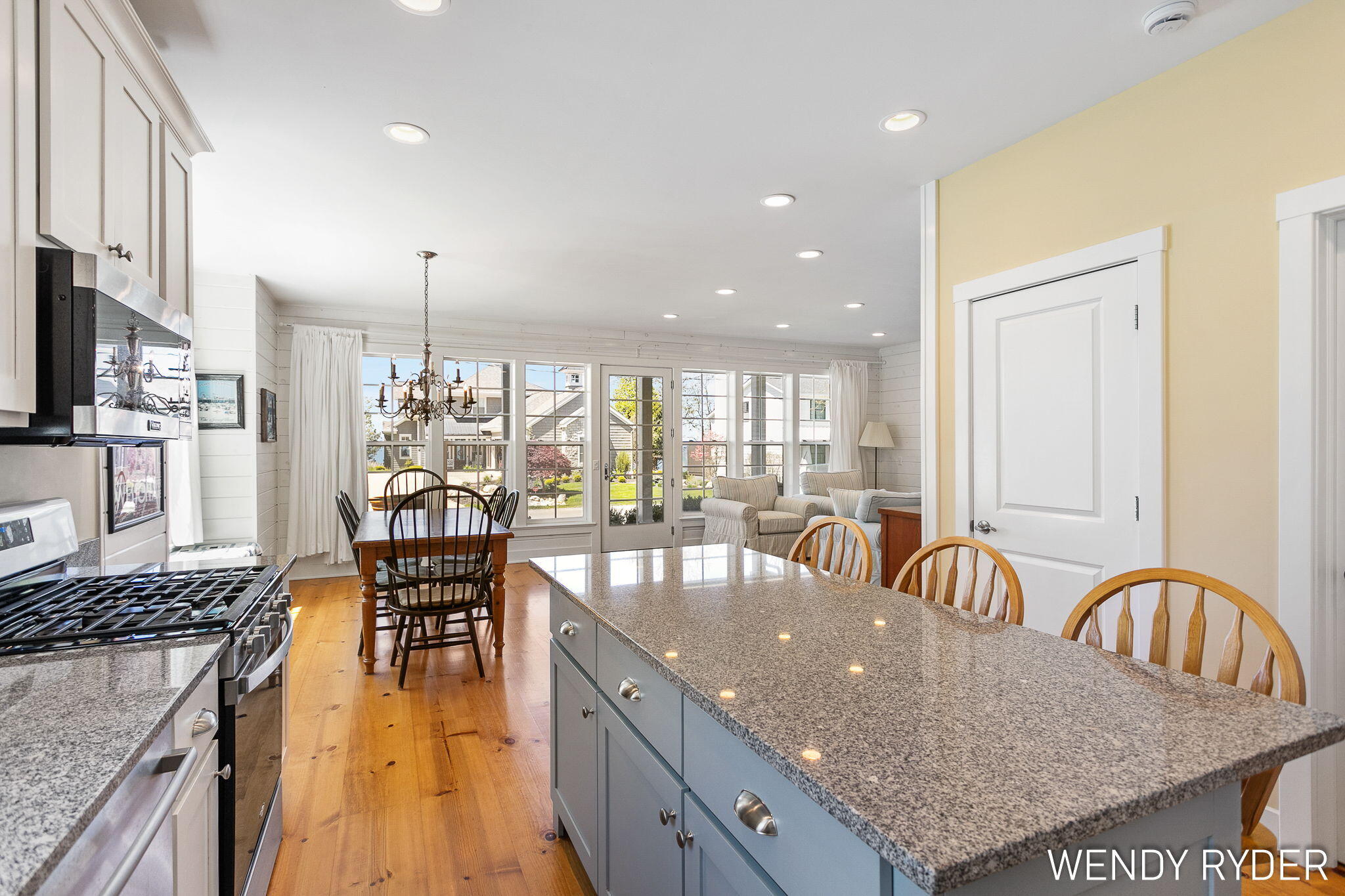 South Haven, Michigan, 49090, United States, 4 Bedrooms Bedrooms, ,4 BathroomsBathrooms,Residential,For Sale,1907418