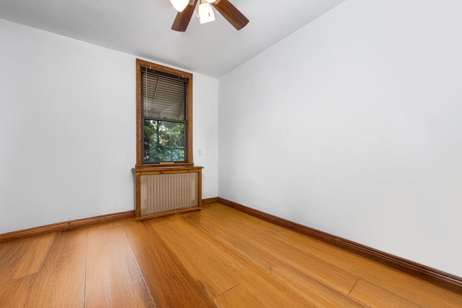 Glendale, New York, 11385, United States, 2 Bedrooms Bedrooms, ,1 BathroomBathrooms,Residential,For Sale,1903422