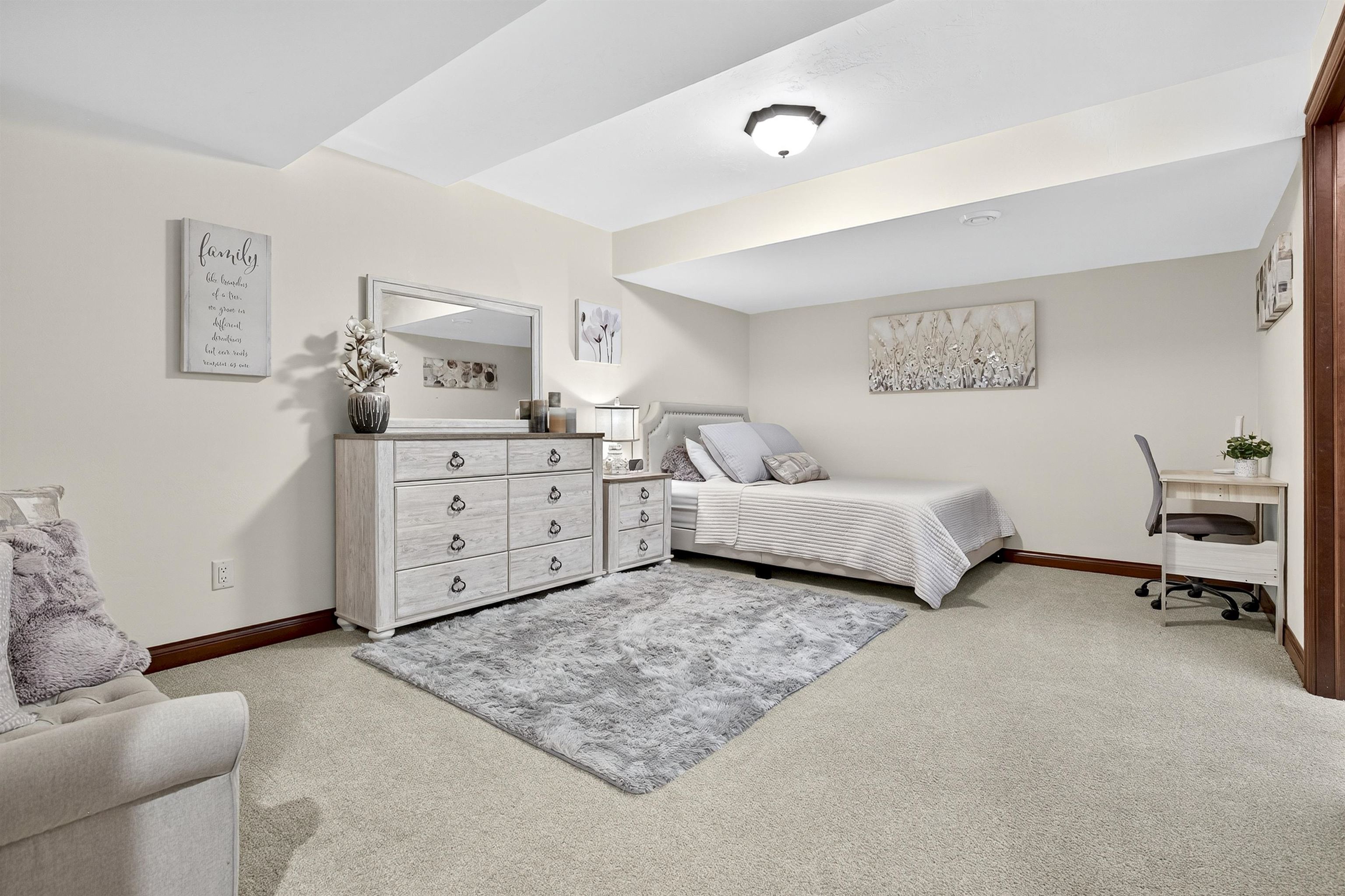 NEENAH, Wisconsin, 54956, United States, 5 Bedrooms Bedrooms, ,6 BathroomsBathrooms,Residential,For Sale,1992991