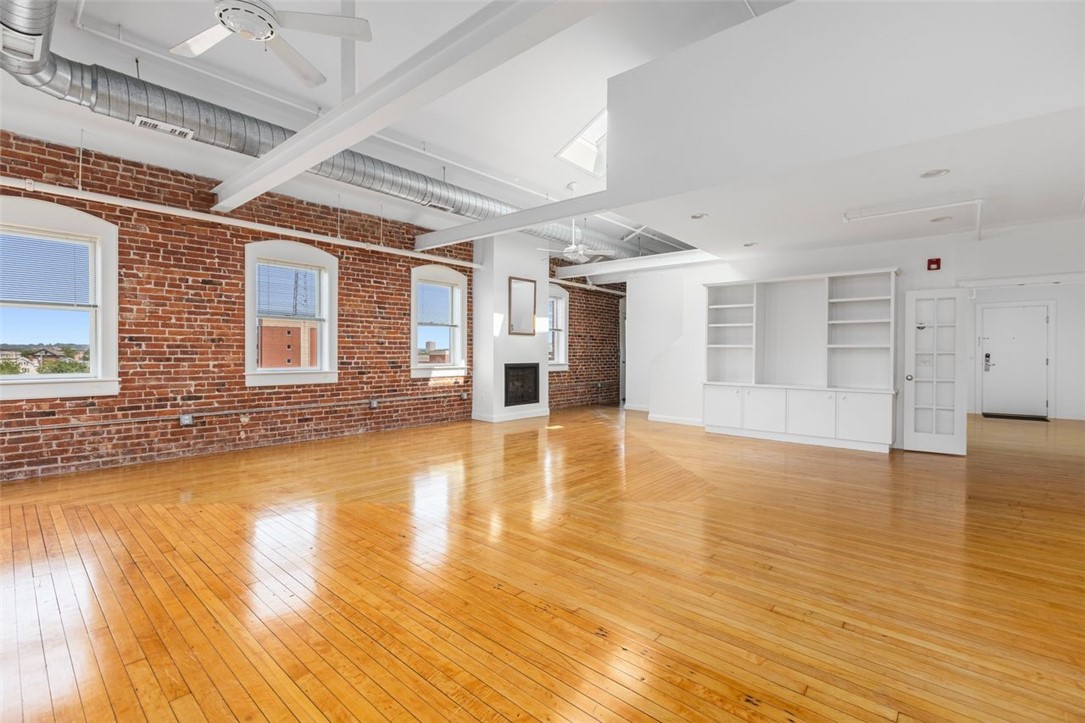 Providence, Rhode Island, 02903, United States, 1 Bedroom Bedrooms, ,2 BathroomsBathrooms,Residential,For Sale,1917986