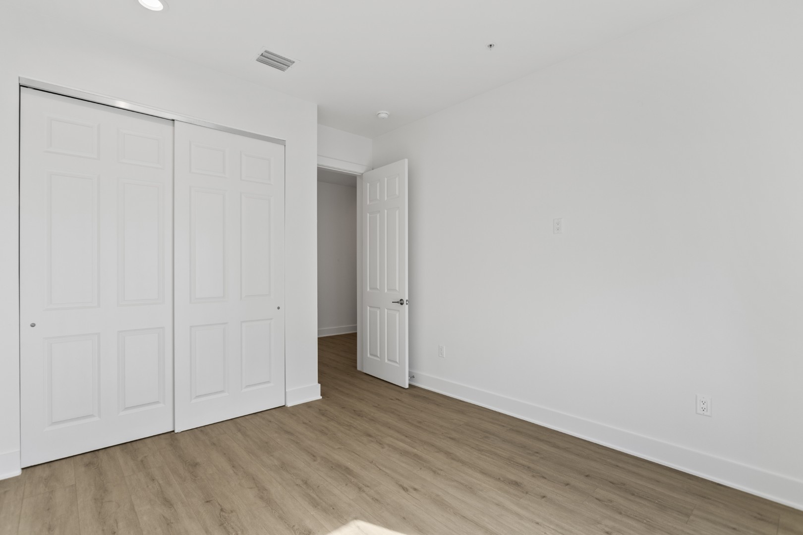 Madeira Beach, Florida, 33708, United States, 5 Bedrooms Bedrooms, ,4 BathroomsBathrooms,Residential,For Sale,1810583