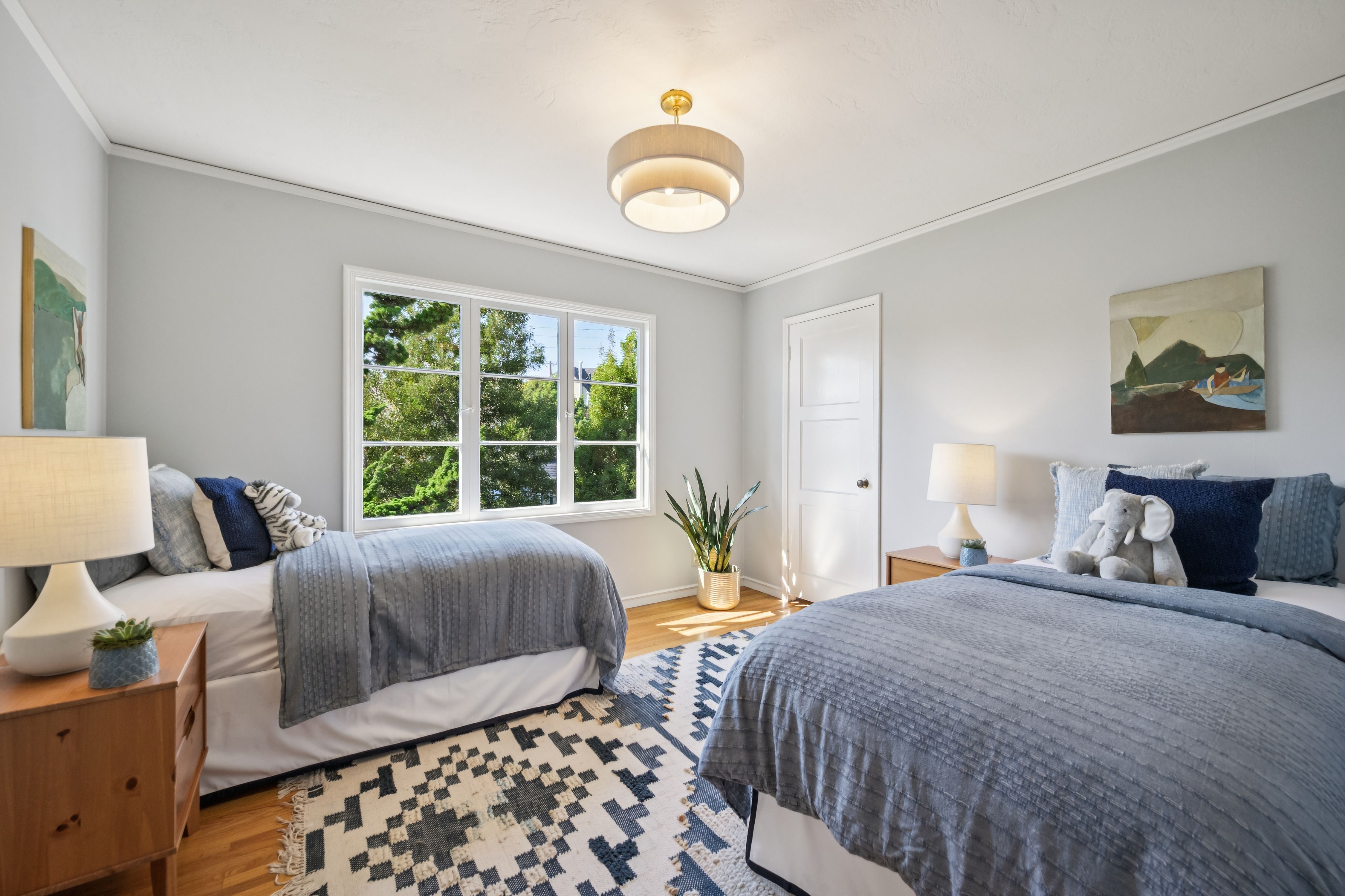  Spacious Corner-Lot Residence Offering Flexible Living Near Lake Merritt - 物件實景