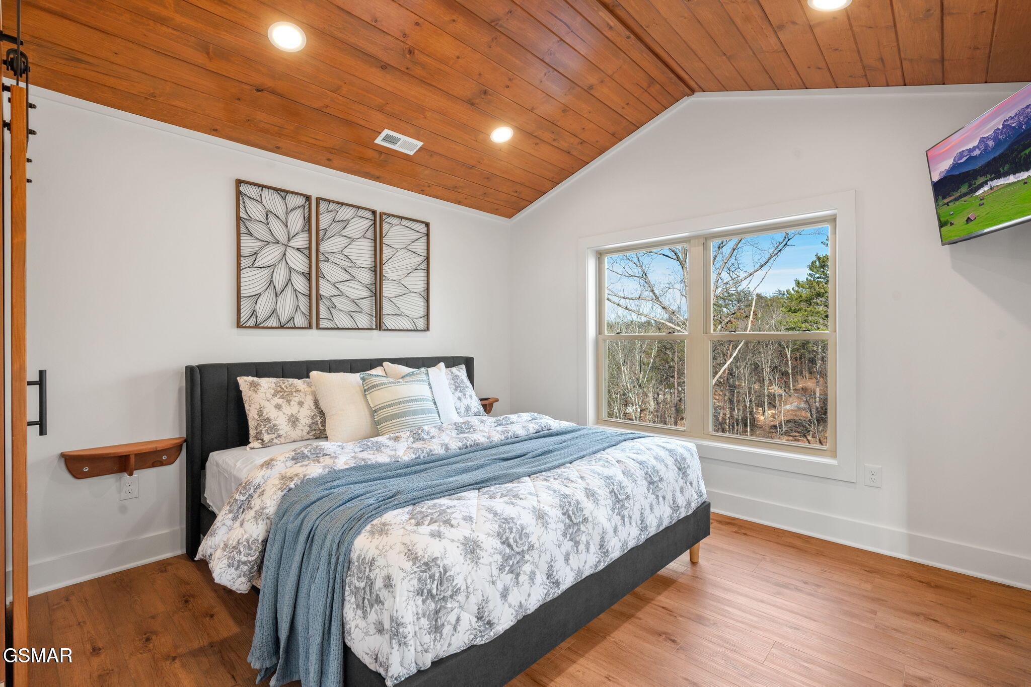 Pigeon Forge, Tennessee, 37863, United States, 2 Bedrooms Bedrooms, ,2 BathroomsBathrooms,Residential,For Sale,1872130