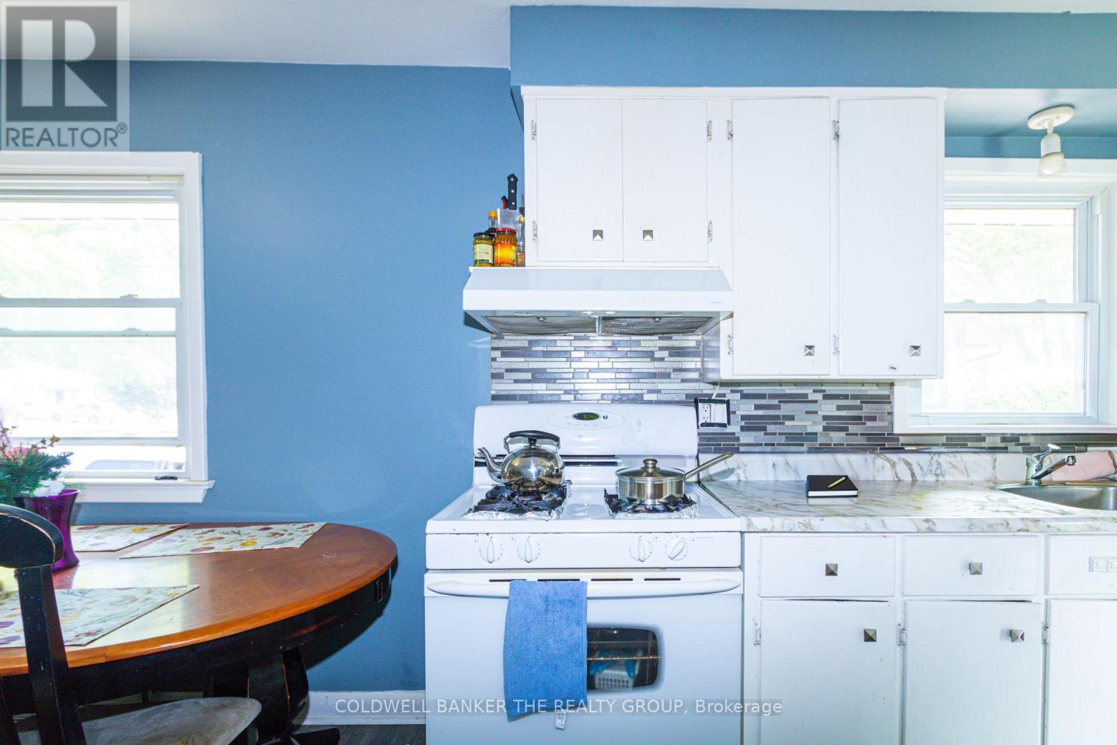 LONDON EAST (EAST H), Ontario, N5W 4X8, CA, 6 Bedrooms Bedrooms, ,2 BathroomsBathrooms,Residential,For Sale,1913385