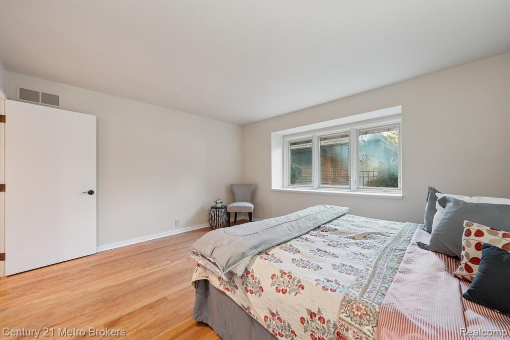 Grand Blanc, Michigan, 48439, United States, 3 Bedrooms Bedrooms, ,5 BathroomsBathrooms,Residential,For Sale,1986103