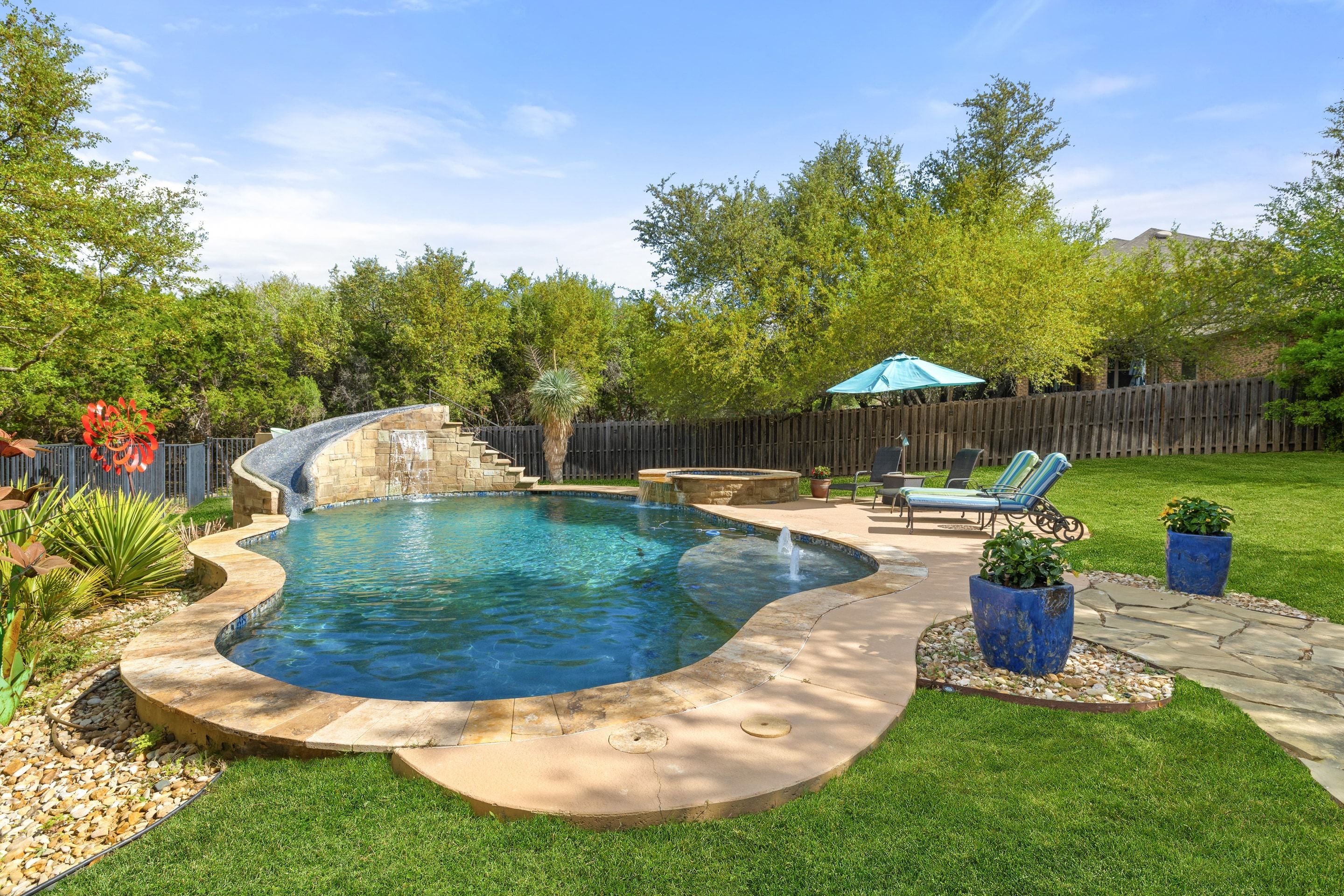  Refined Rocky Creek Living with Private Backyard Oasis - 物件實景