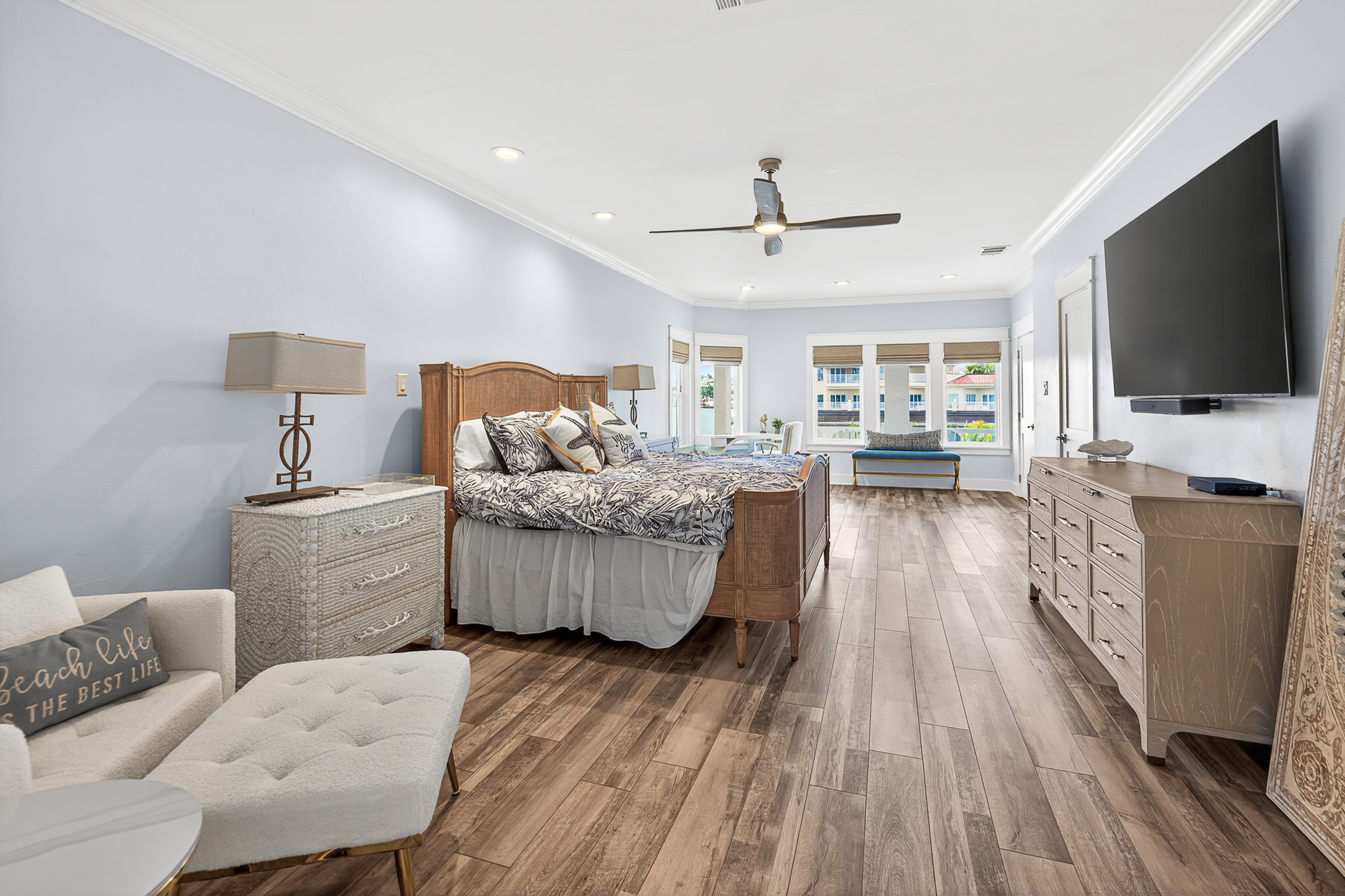  Canal-Front Estate in Island Moorings - 物件實景