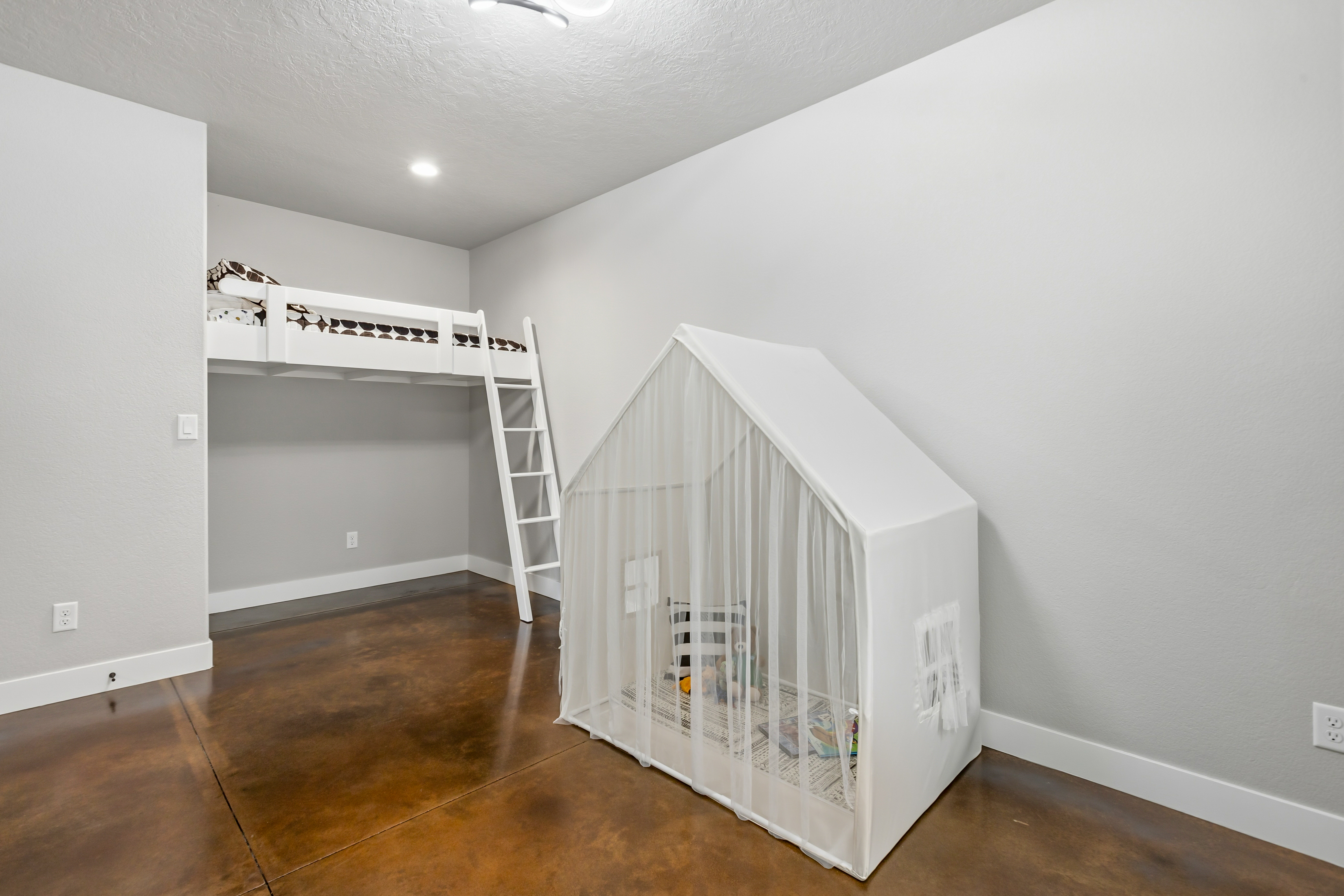  Custom-Built Home in the Highly Sought-After Pelican Lake Ranch Community - 物件實景