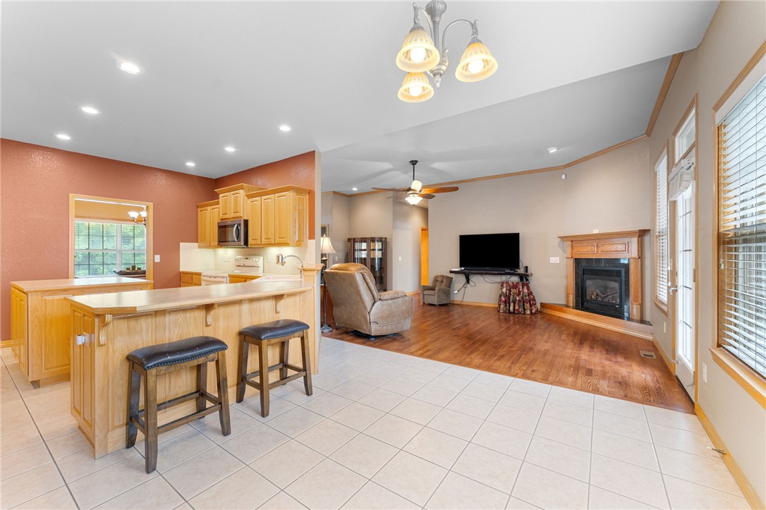 Bella Vista, Arkansas, 72715, United States, 3 Bedrooms Bedrooms, ,4 BathroomsBathrooms,Residential,For Sale,1942252
