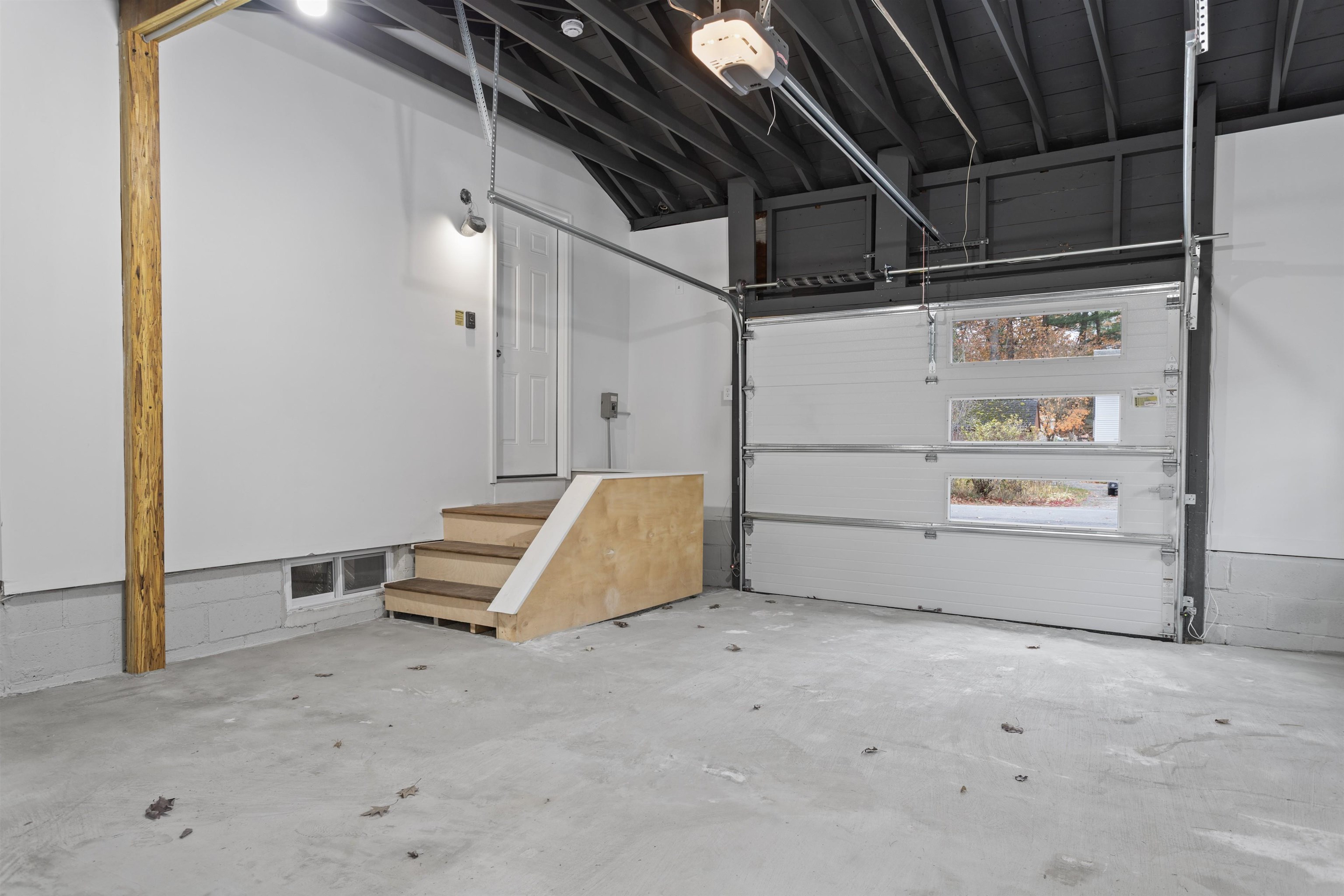 Portsmouth, New Hampshire, 03801, United States, 3 Bedrooms Bedrooms, ,1 BathroomBathrooms,Residential,For Sale,1991010