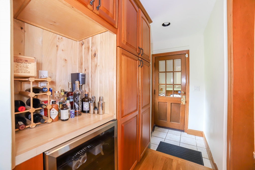 Worcester, Massachusetts, 01609, United States, 5 Bedrooms Bedrooms, ,4 BathroomsBathrooms,Residential,For Sale,1907639