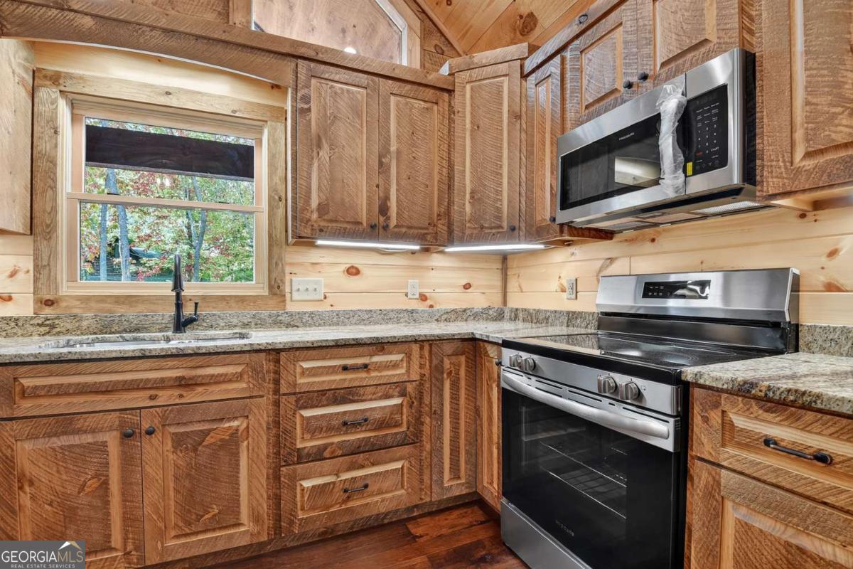 Mineral Bluff, Georgia, 30559, United States, 4 Bedrooms Bedrooms, ,3 BathroomsBathrooms,Residential,For Sale,1953932