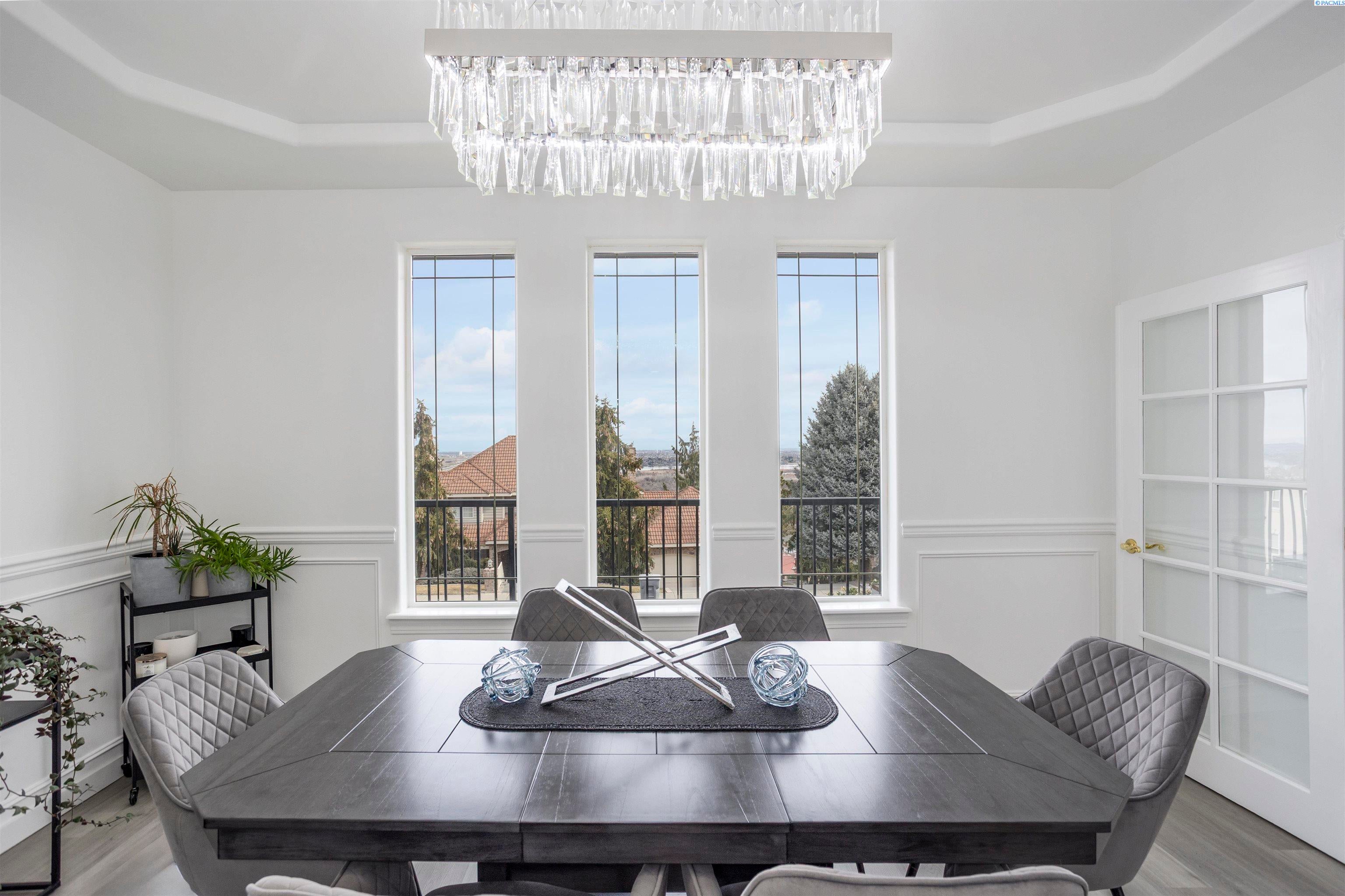 Richland, Washington, 99352, United States, 4 Bedrooms Bedrooms, ,4 BathroomsBathrooms,Residential,For Sale,1977070