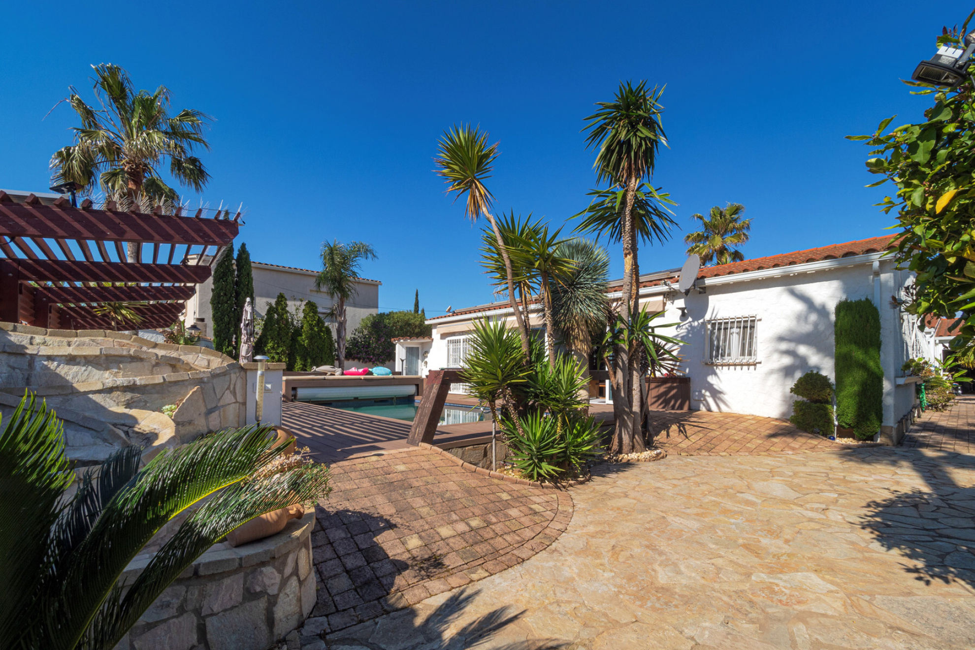  Exceptional property with two houses with their own swimming pools. - 物件實景