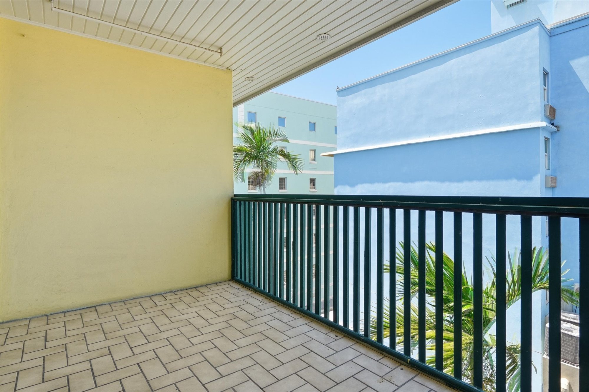  A-18 Town Court Condominium - 物件實景