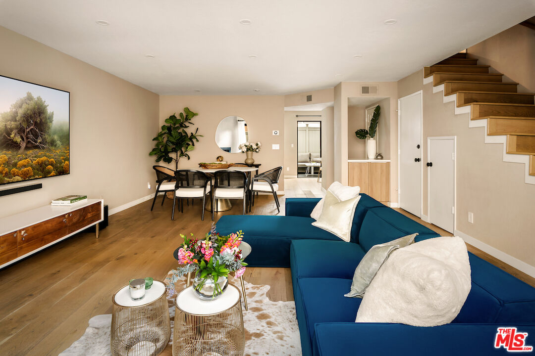 Santa Monica, California, 90403, United States, 2 Bedrooms Bedrooms, ,3 BathroomsBathrooms,Residential,For Sale,1986482