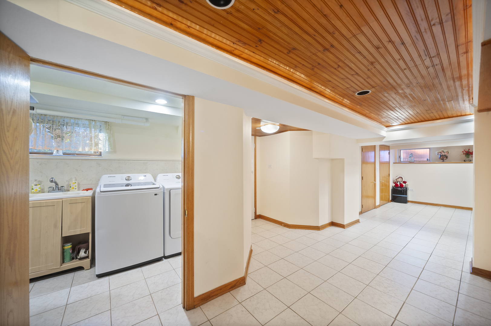 Libertyville, Illinois, 60048, United States, 4 Bedrooms Bedrooms, ,4 BathroomsBathrooms,Residential,For Sale,2003130