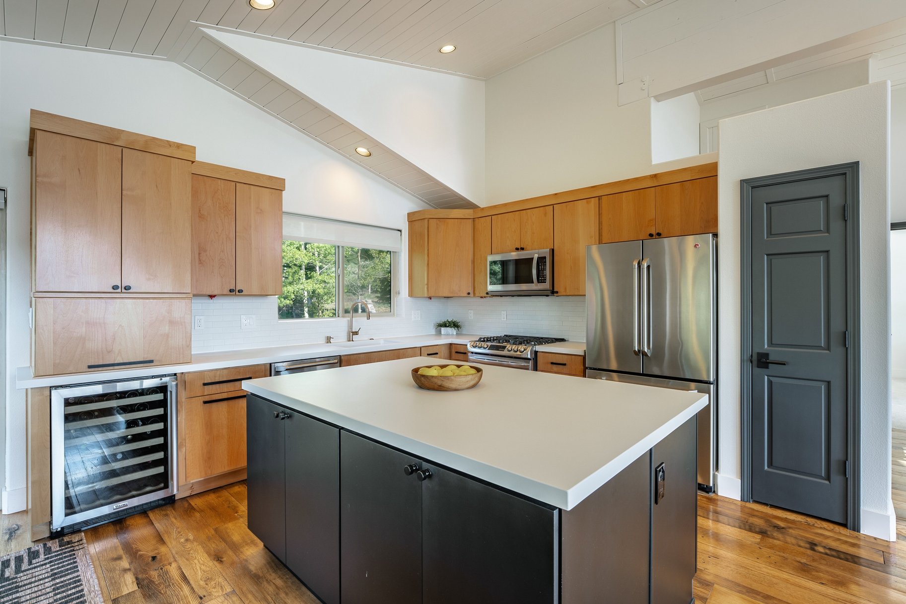  Modern Tahoe Donner Retreat with Panoramic Mountain Views & Elevated Living - 物件實景