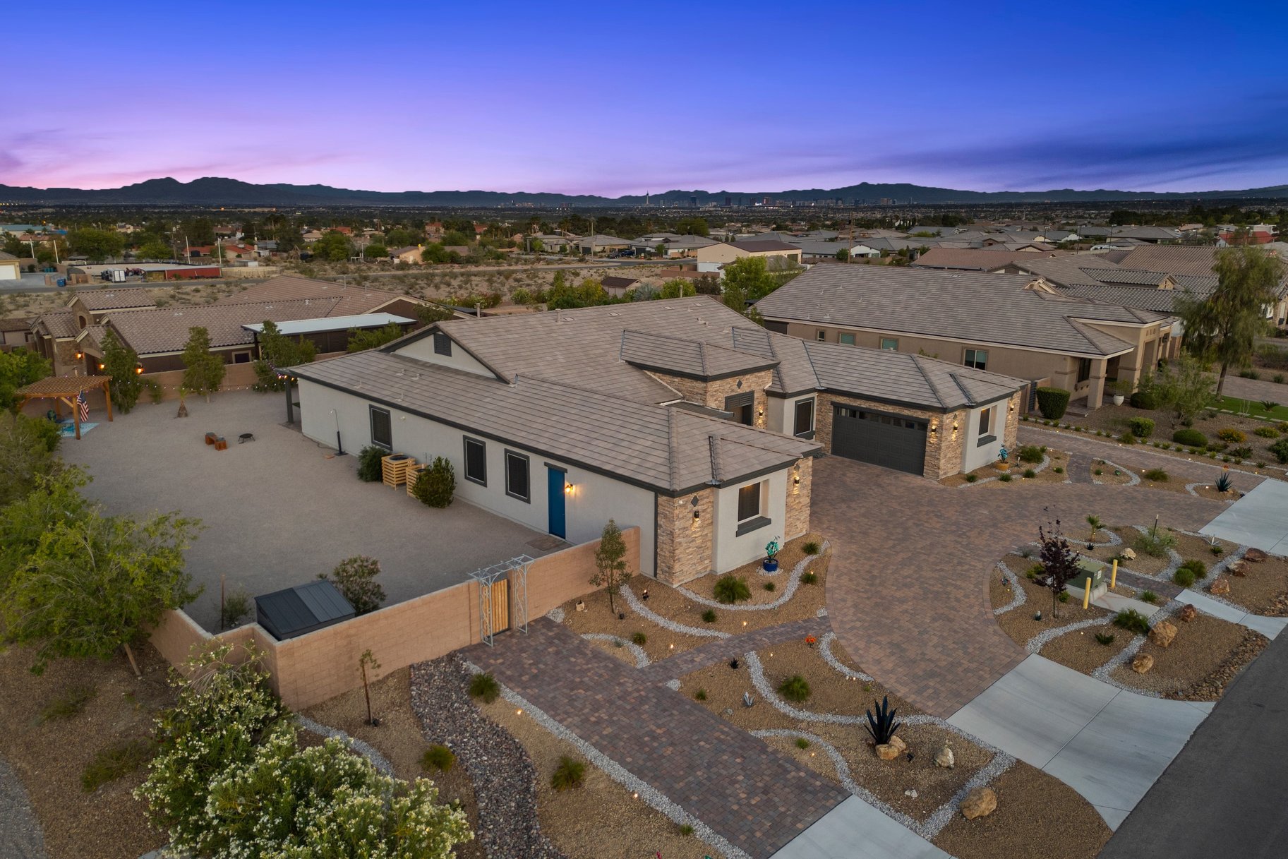  Over Half-Acre Lot Estate with No HOA & Endless Flexibility - 物件實景