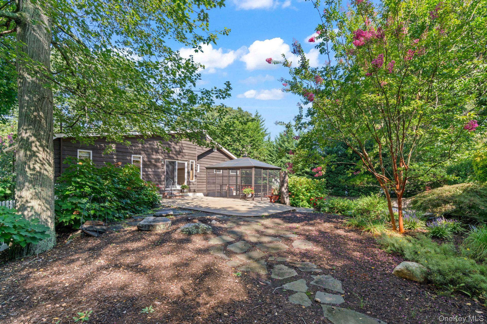 East Northport, New York, 11731, United States, 3 Bedrooms Bedrooms, ,2 BathroomsBathrooms,Residential,For Sale,1942269