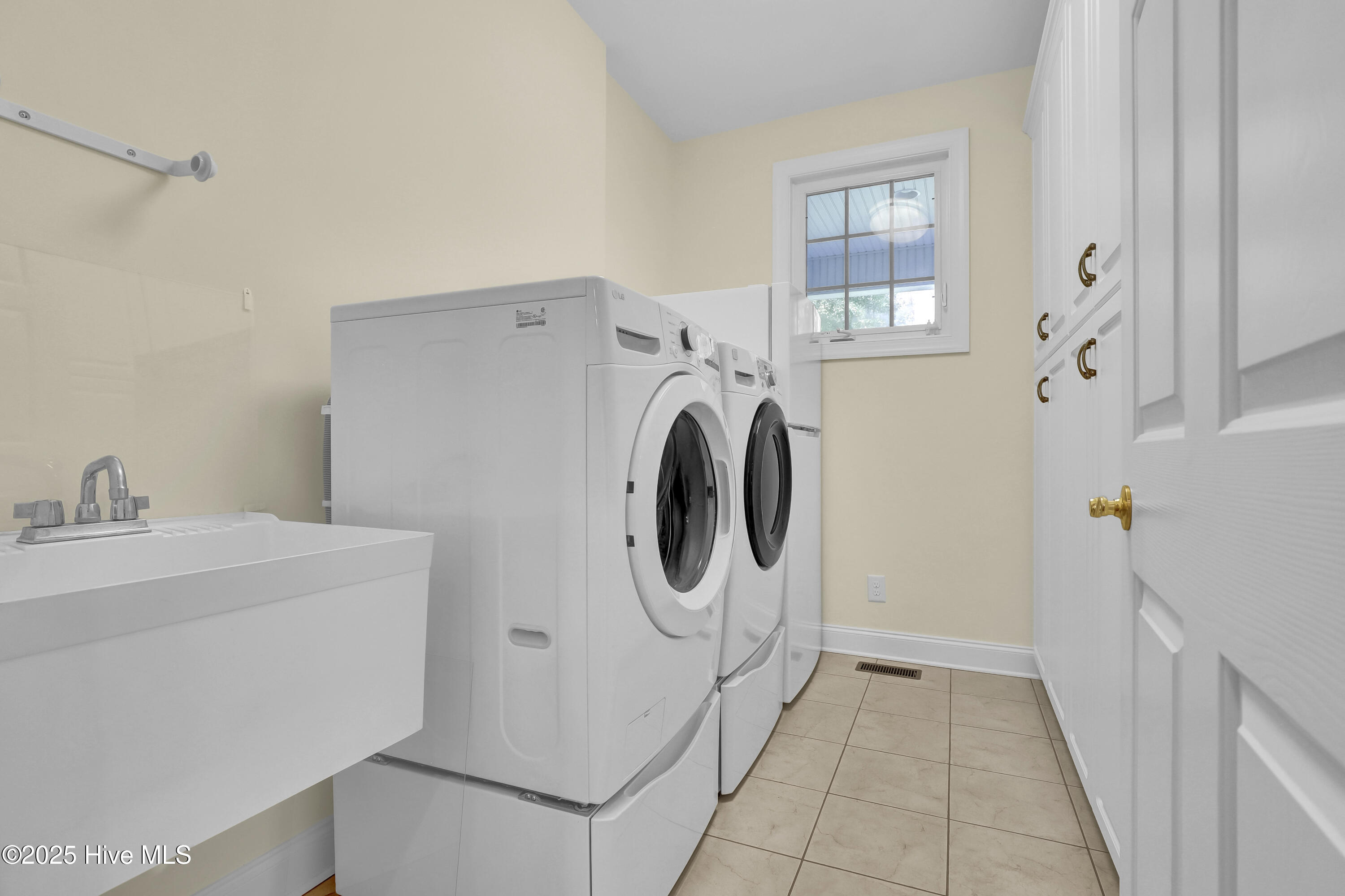 Hampstead, North Carolina, 28443, United States, 3 Bedrooms Bedrooms, ,4 BathroomsBathrooms,Residential,For Sale,1847066